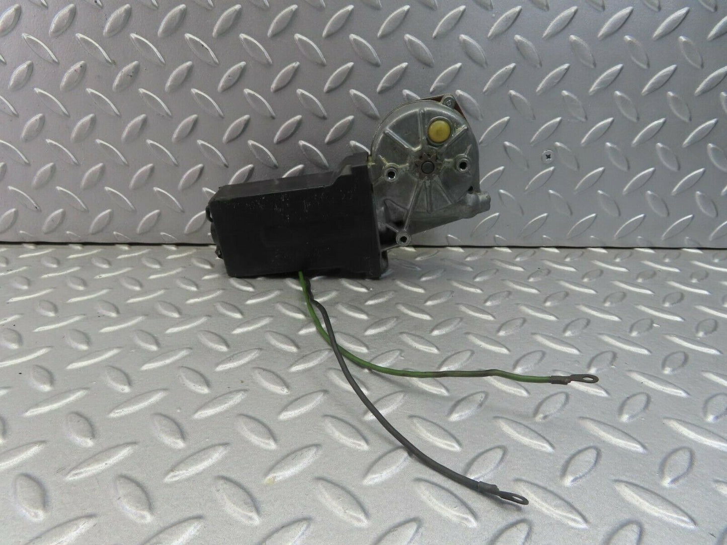 8316 Mercedes-Benz C107 Front Left Window Regulator Motor 0130820002