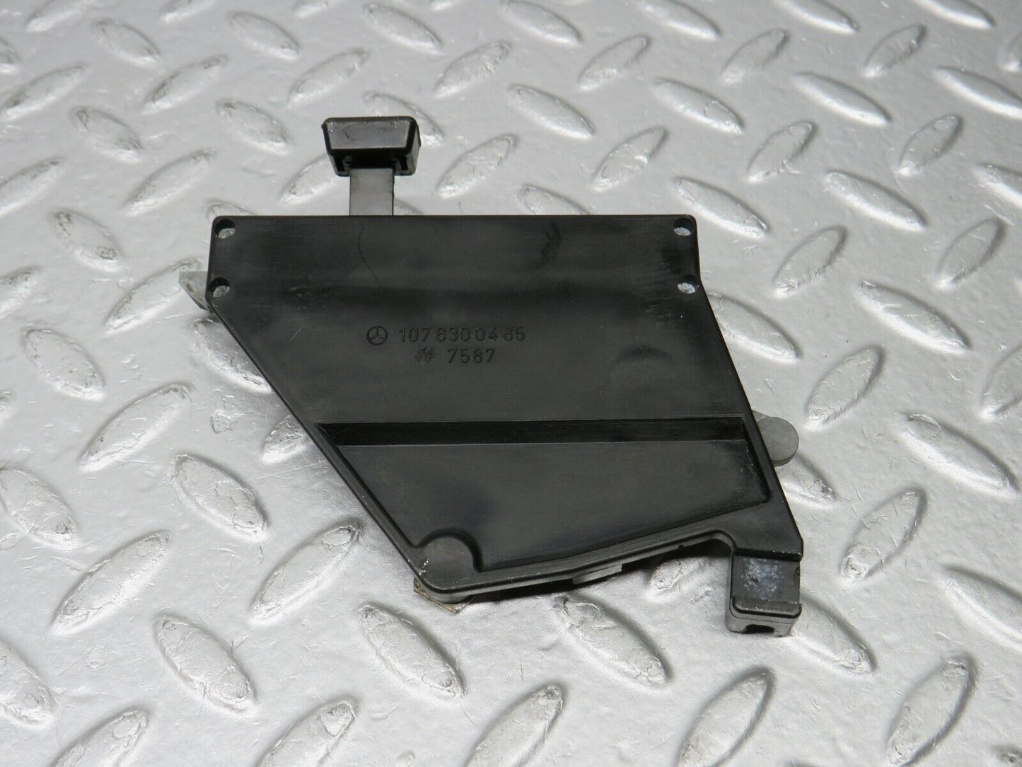 39201 Mercedes-Benz R107 500SL Air Vent Control Lever Right 1078300485
