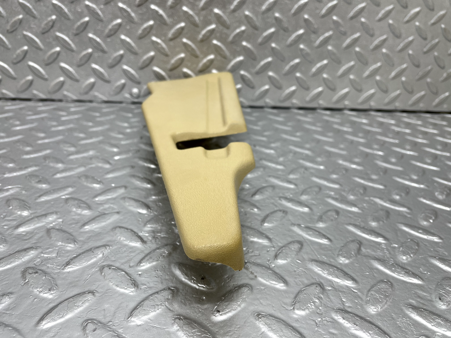 44280 Mercedes-Benz W123 280E Front Right Seat Cover Trim Beige 1239100618