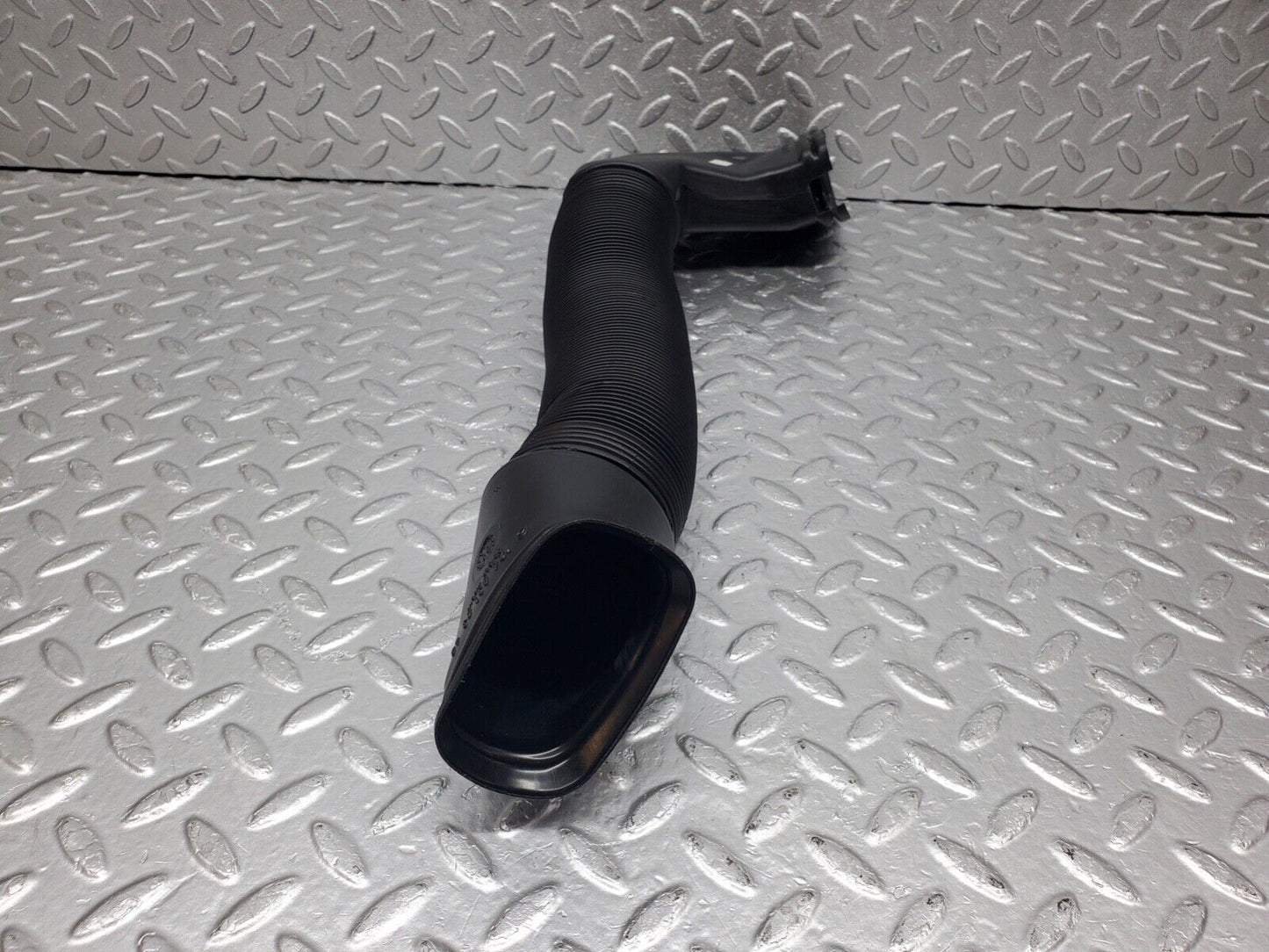 44585 Mercedes-Benz W124 220E Heater Pipe Air Pipe Right Side 1248320088