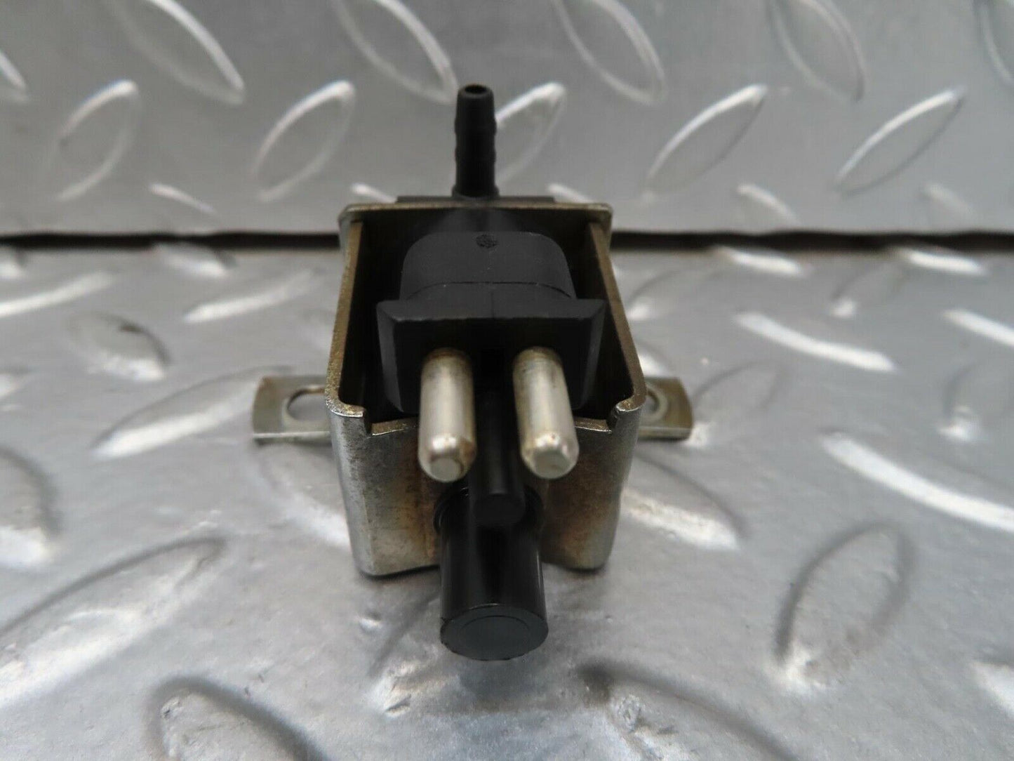 15339 Mercedes-Benz W123 230E Vacuum Control Valve Pierburg 0015407097