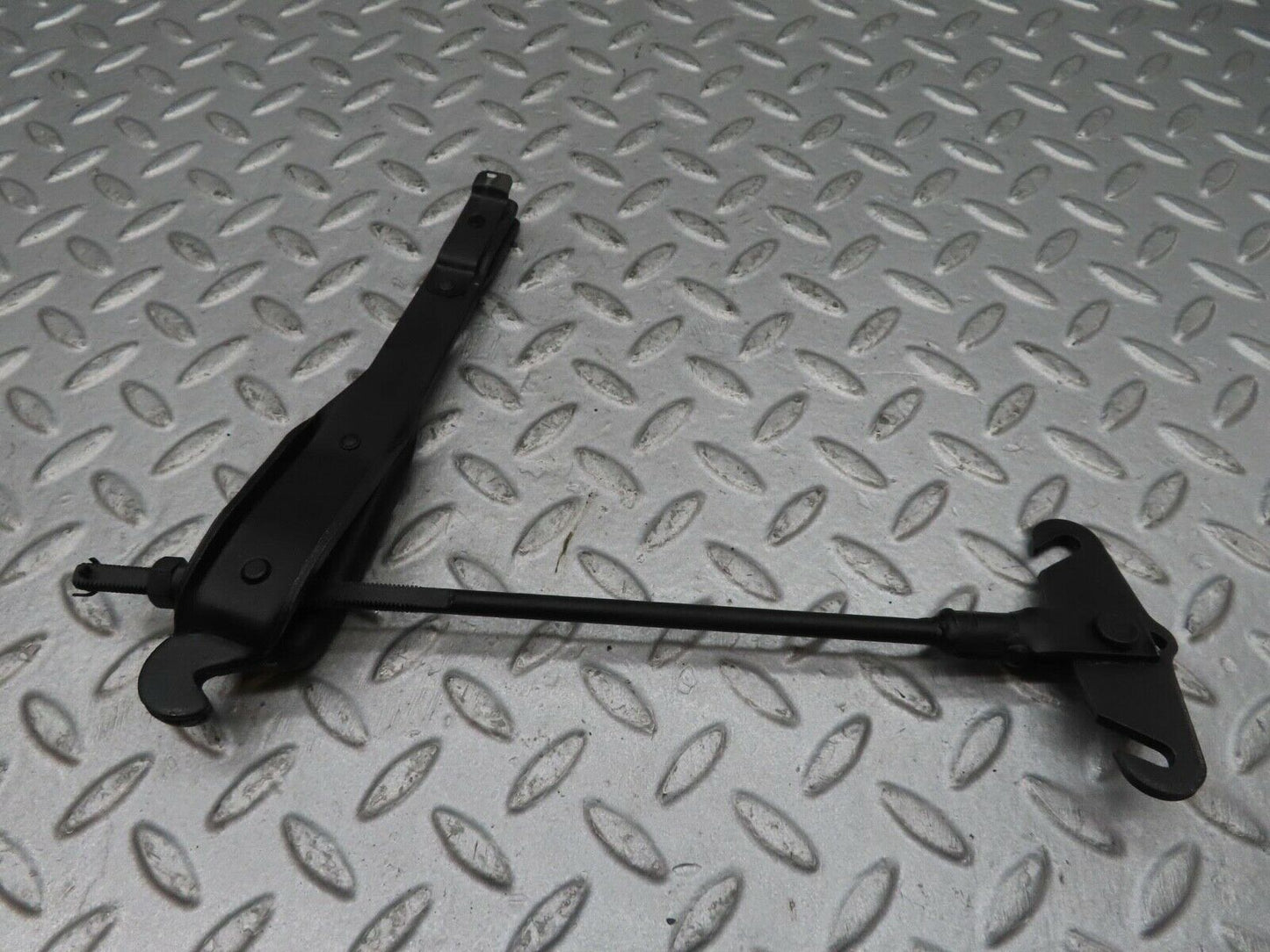 12439 Mercedes-Benz W108 280SE 3.5 Handbrake Adjusting Handbrake Regulator