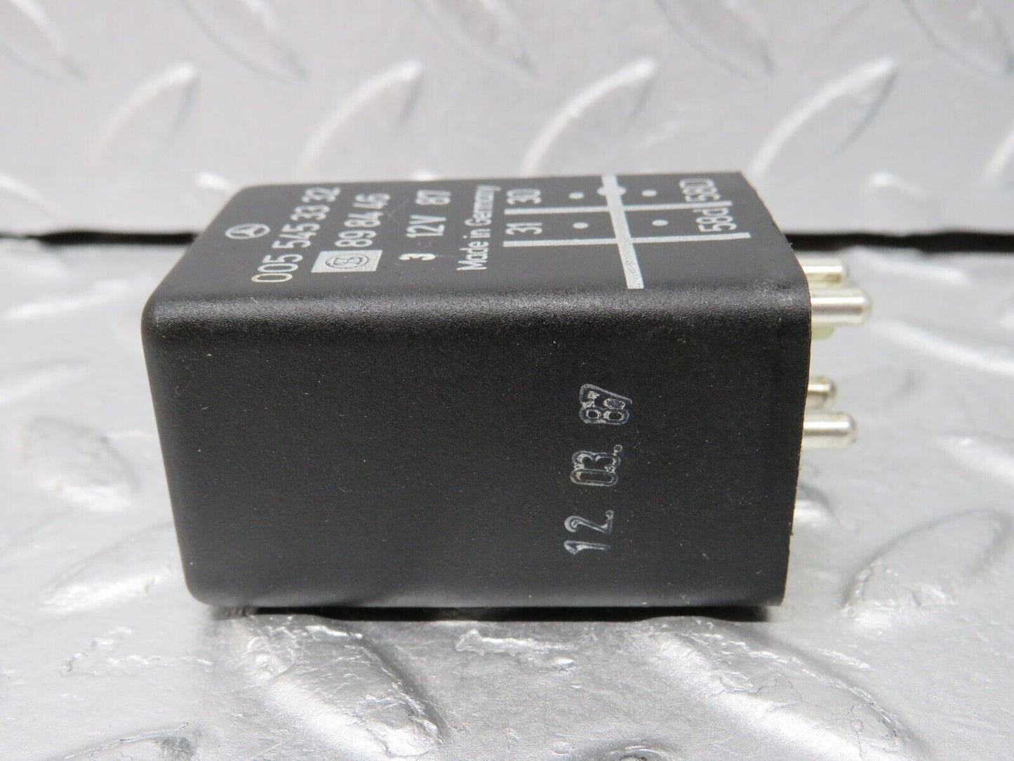 36992 Mercedes-Benz C126 420SEC Coupe Light Control Relay 0055453332