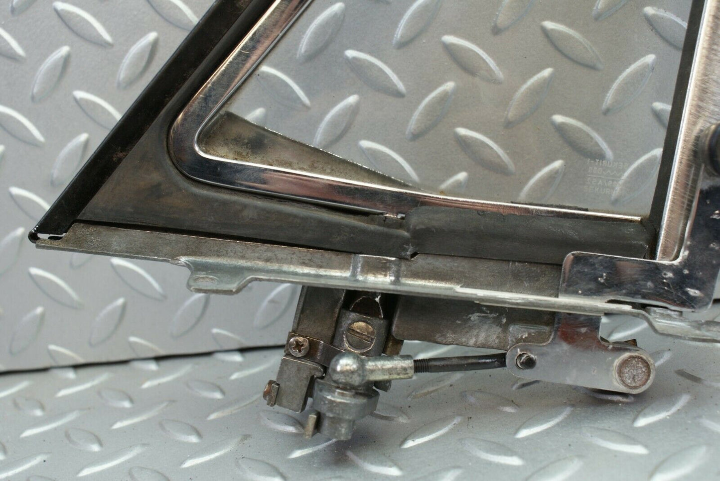 2715 Mercedes-Benz W108 280SE Quarter Window Glass Front Right