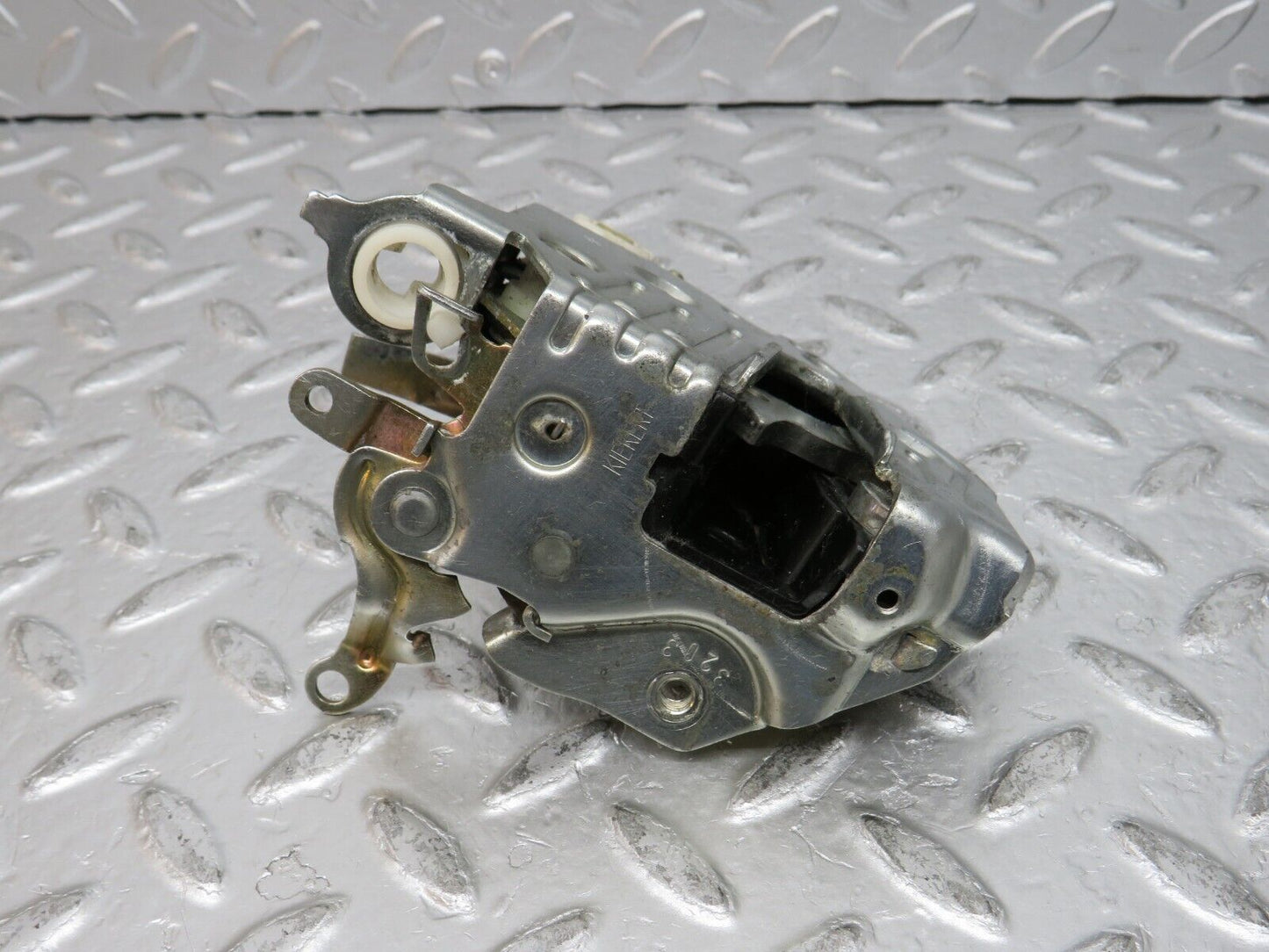 31794 Mercedes-Benz W201 190LE Front Right Door Lock Mechanism