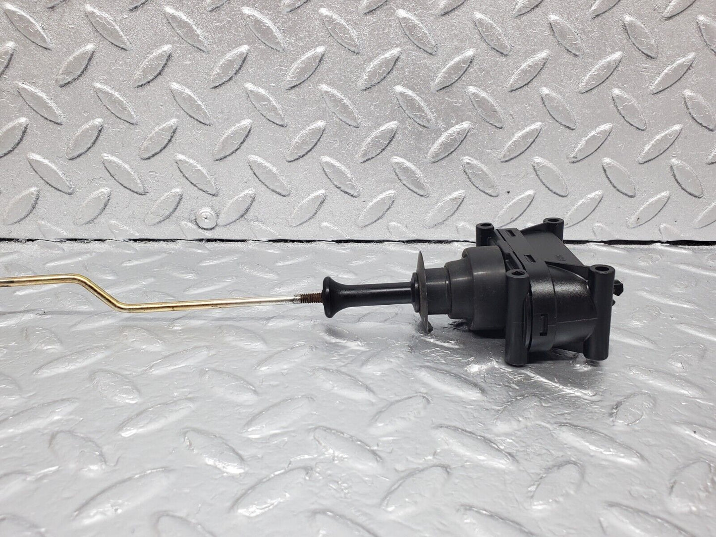 45643 Mercedes-Benz W126 420SE Rear Left Door Lock Vacuum Actuator