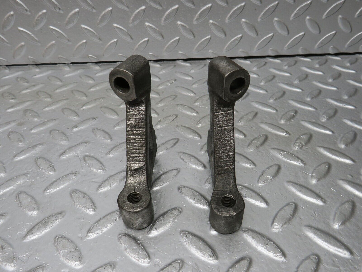 32973 Mercedes-Benz C107 R107 Engine Mount Bracket Pair 1160110895 1160110995