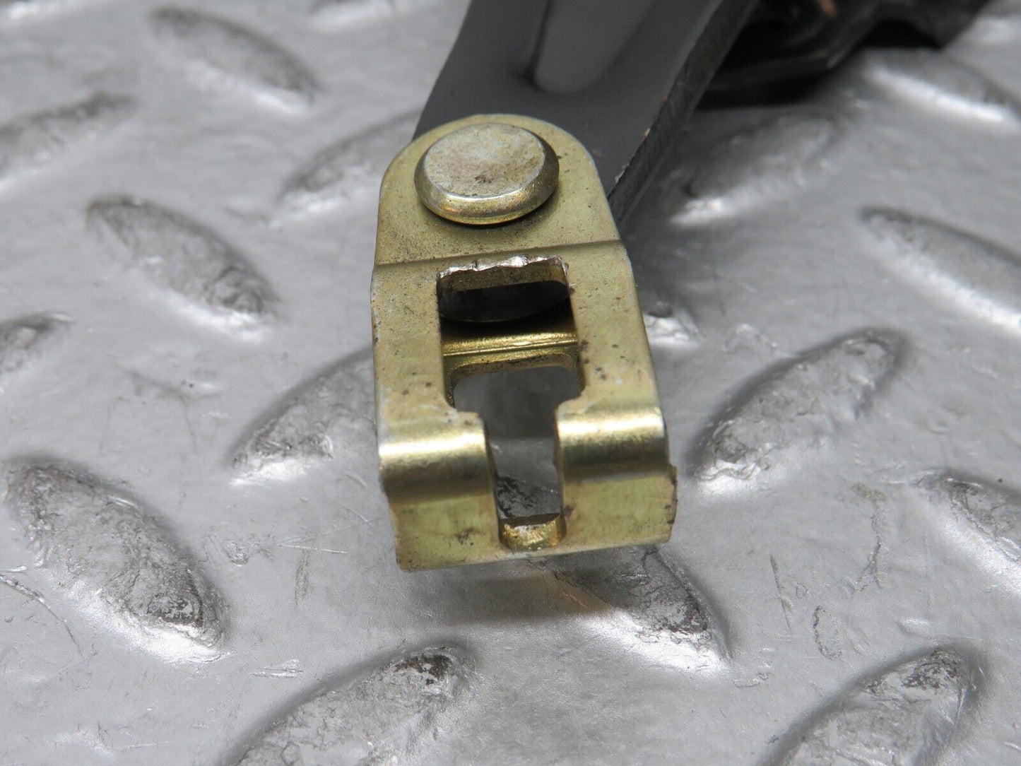 28859 Mercedes-Benz W123 230E Handbrake Regulator
