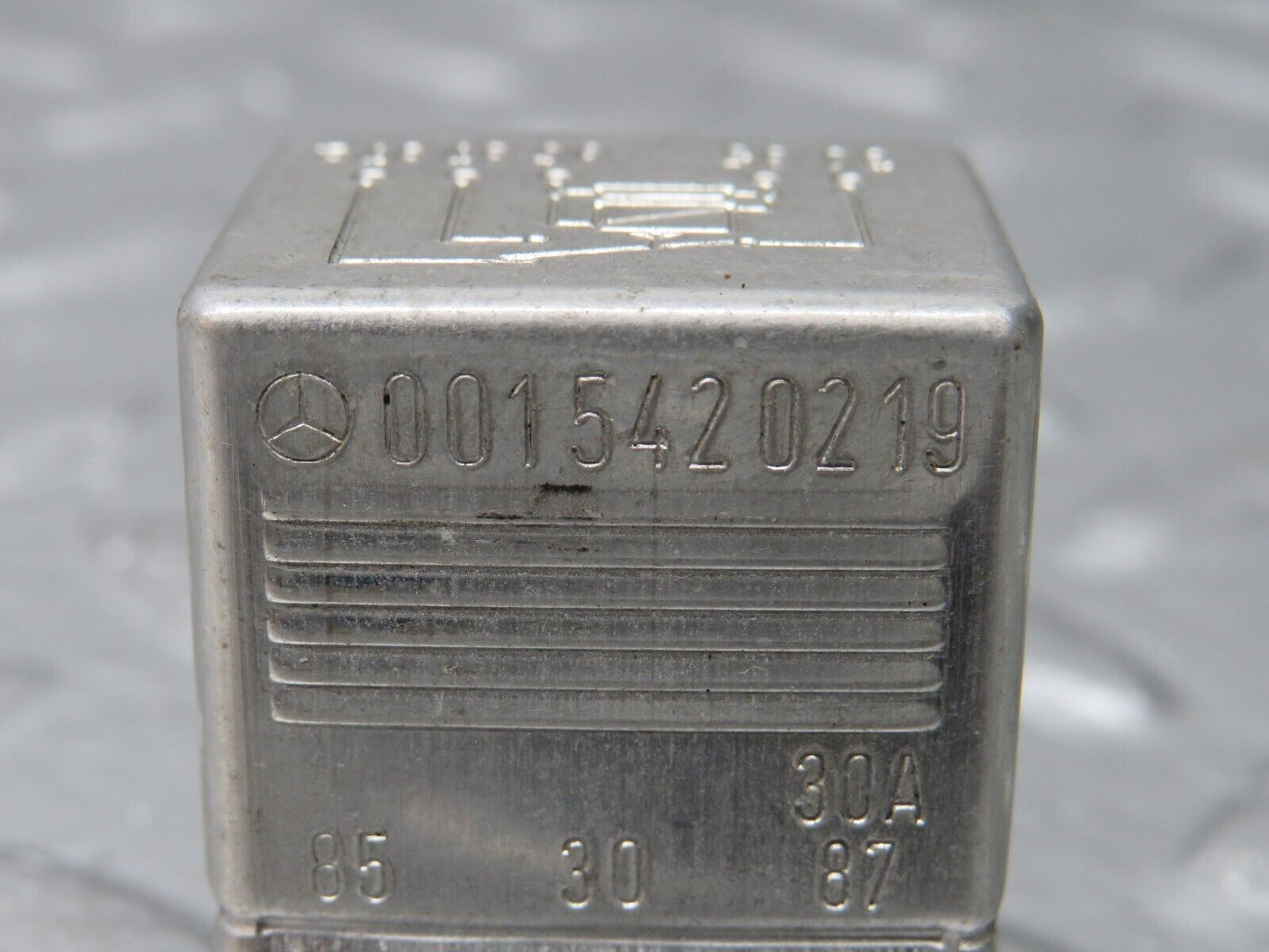 34060 Mercedes-Benz W124 260E Multi Purpose Relay 0015420219