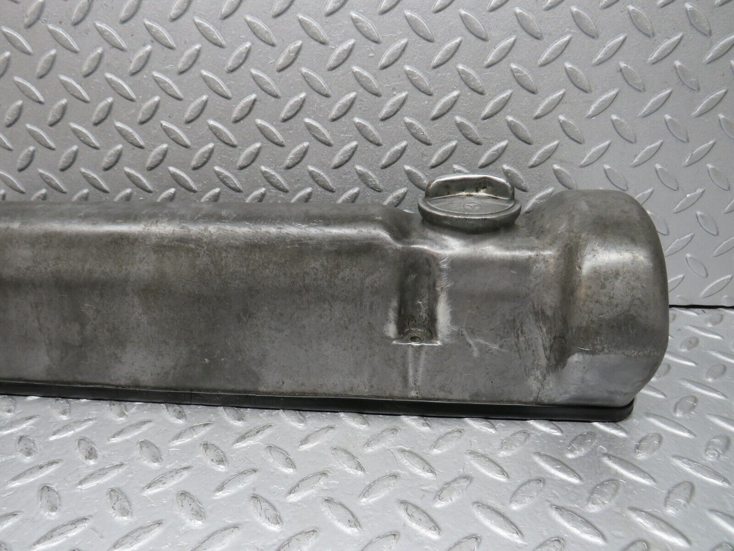 37635 Mercedes-Benz W109 300SEL Cylinder Head Valve Cover Right 1160161905