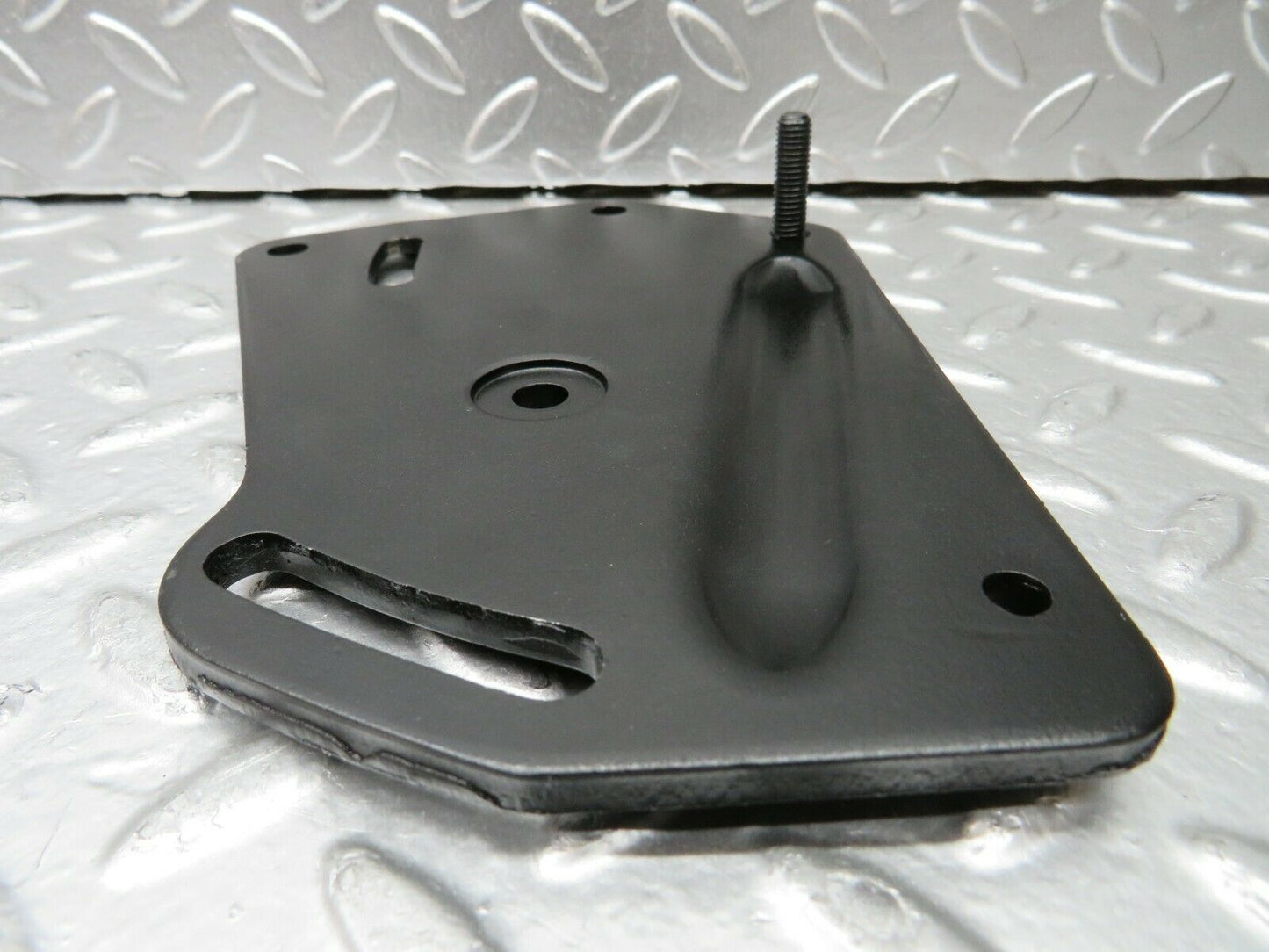 22874 Mercedes-Benz C107 450SLC Coupe Power Steering Pump Bracket