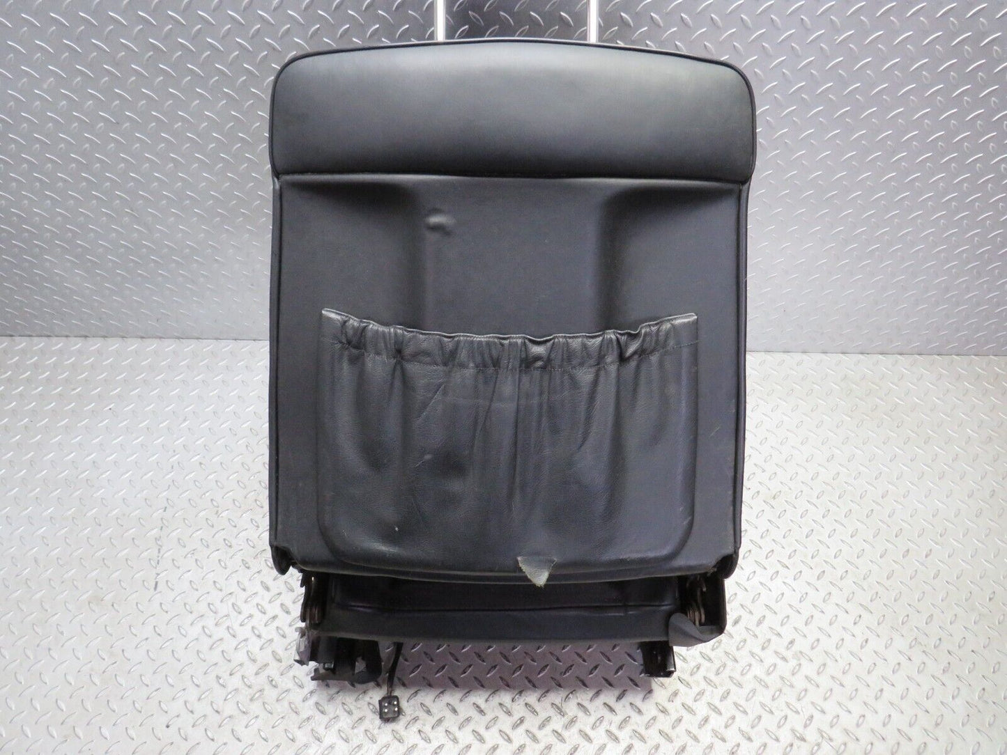 37883 Mercedes-Benz A124 320E Cabriolet Front Right Electric & Heated Seat Leather Black