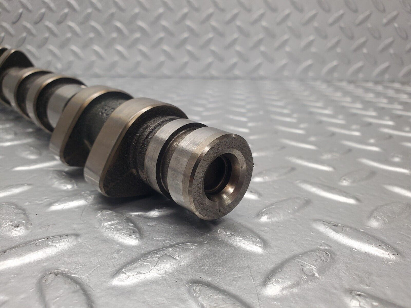 46222 Mercedes-Benz W124 280E Camshaft R1046301