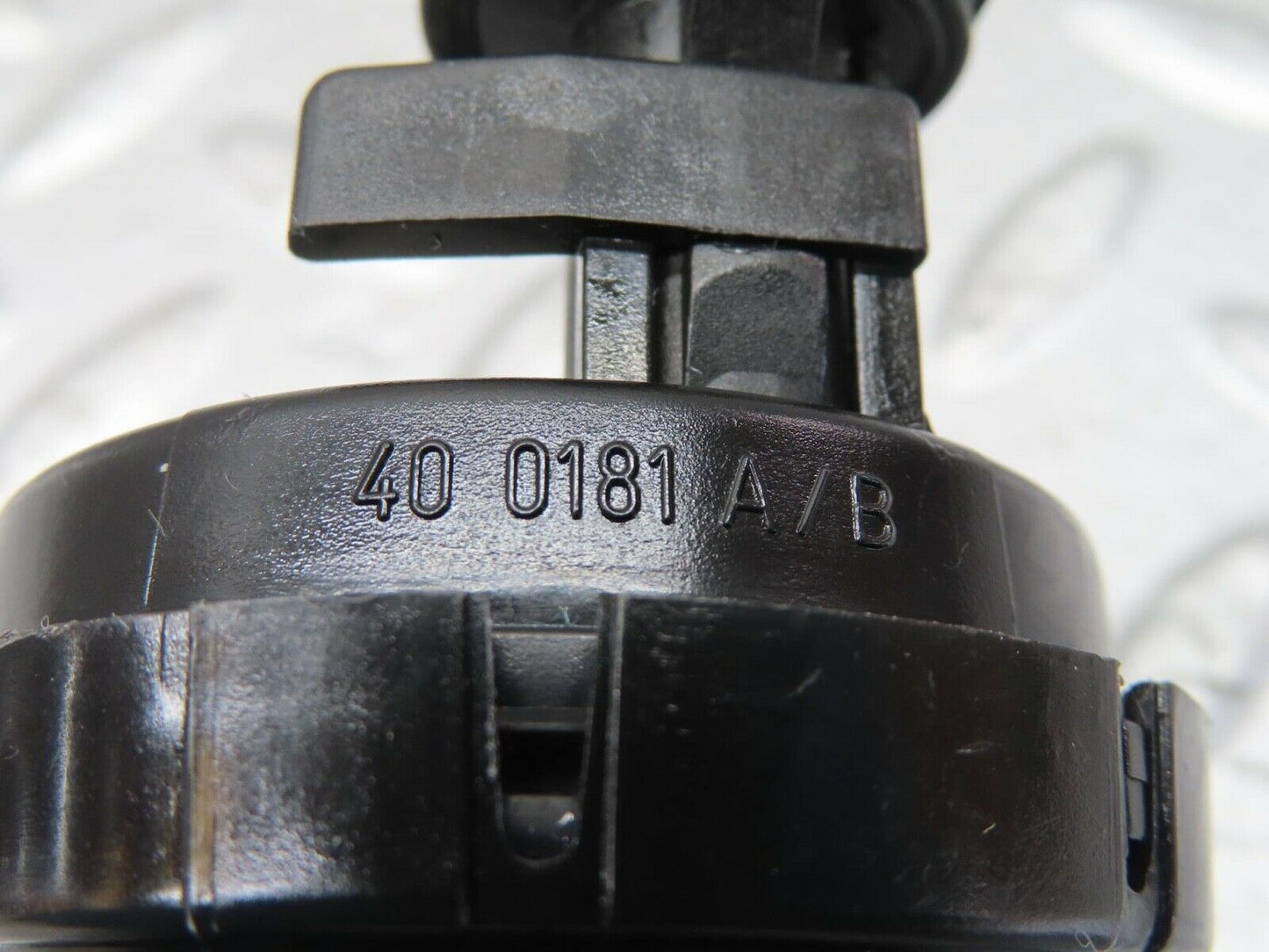 15185 Mercedes-Benz W140 S320 Fuel Tank Flap Cap Vacuum Actuator 400181