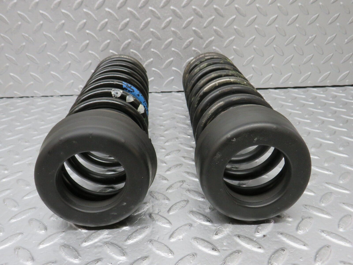 39021 Mercedes-Benz W201 190E 2.6L Rear Coil Spring Pair 2013243604