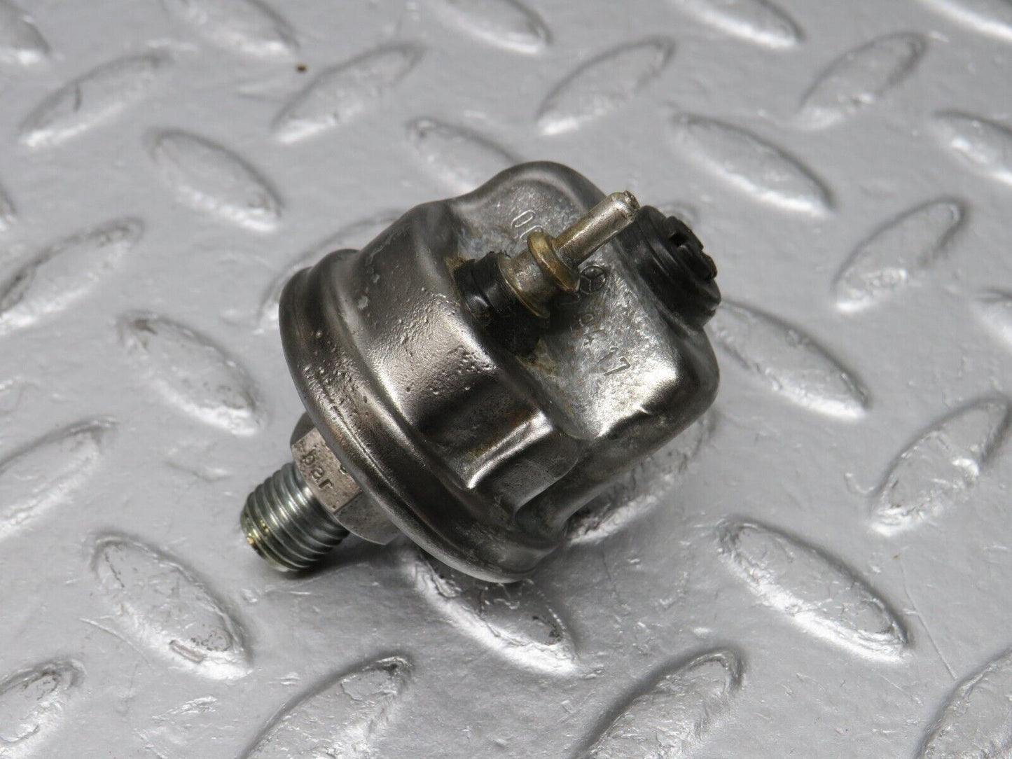 39152 Mercedes-Benz W201 190E Oil Pressure Sensor VDO