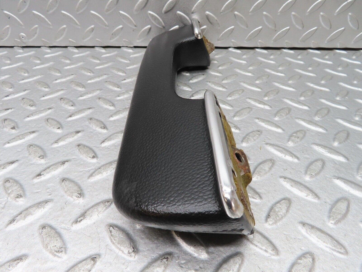 30991 Mercedes-Benz W123 200D Interior Door Handle Right 1239701201