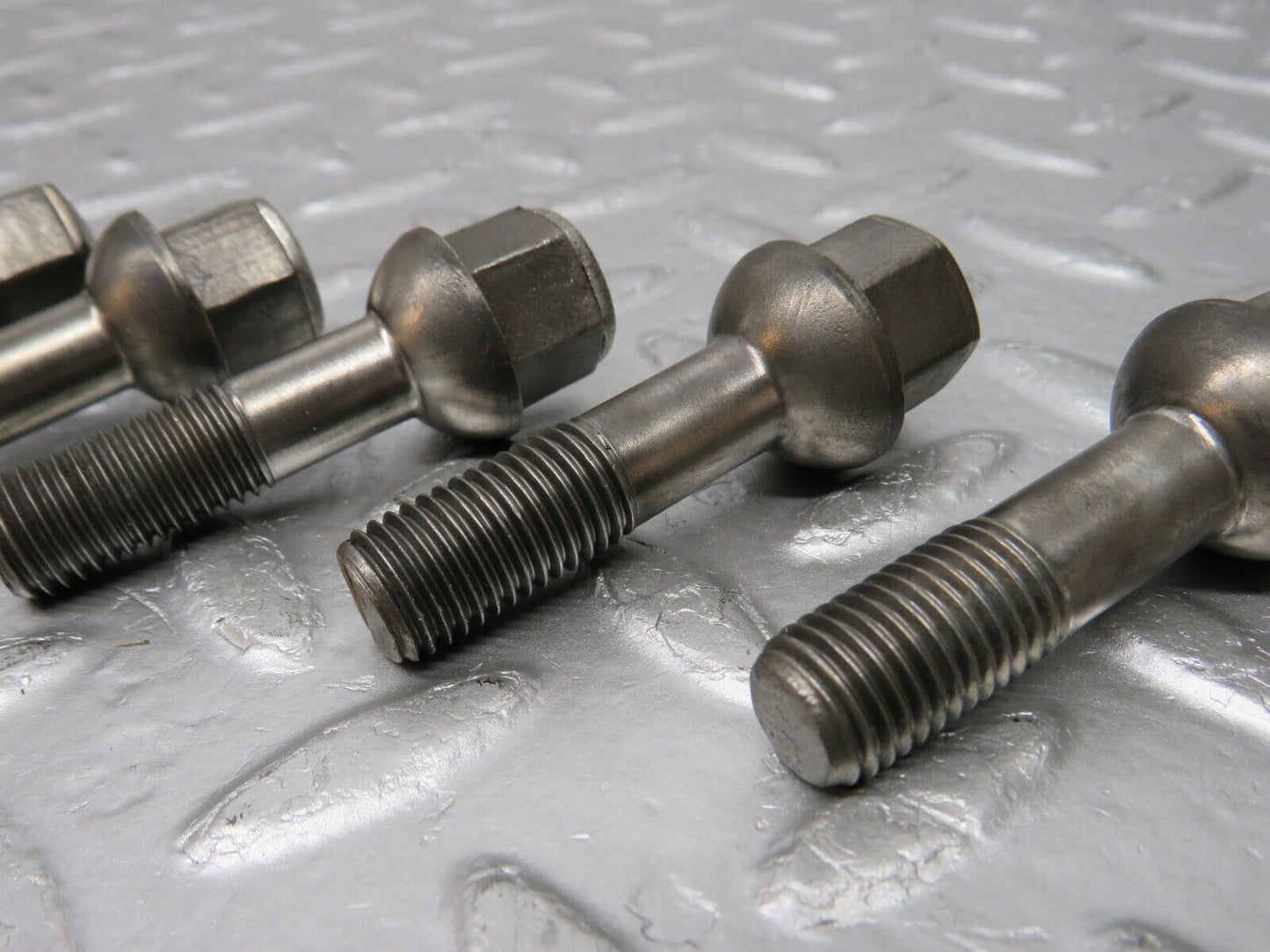 32641 Mercedes-Benz 5x Alloy Wheel Lug Bolt M12x1.5