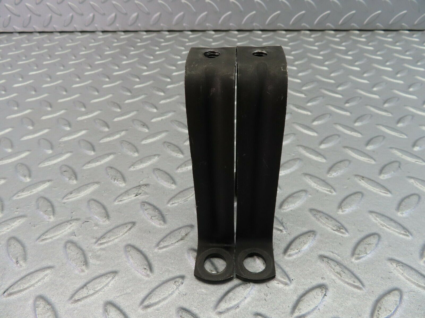 8047 Mercedes-Benz W115 220D Rocker Cover Supports