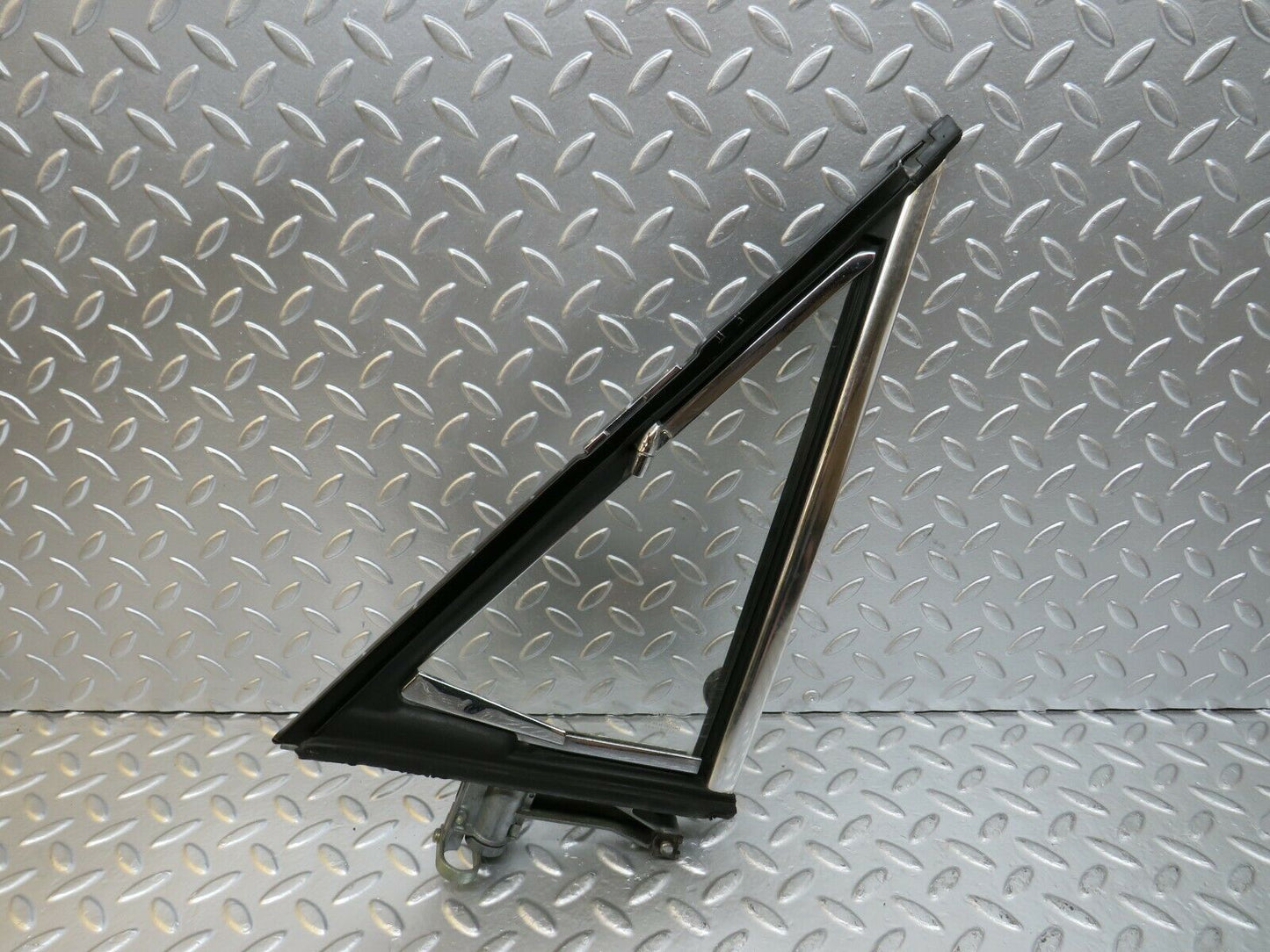 24586 Mercedes-Benz W108 Front Left Quarter Window