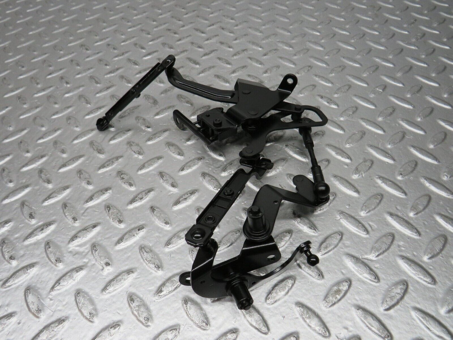 31993 Mercedes-Benz W123 230E Throttle Linkage