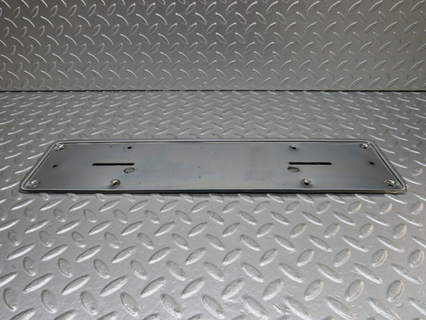 32512 Mercedes-Benz S124 300TE Wagon Rear number Plate Holder