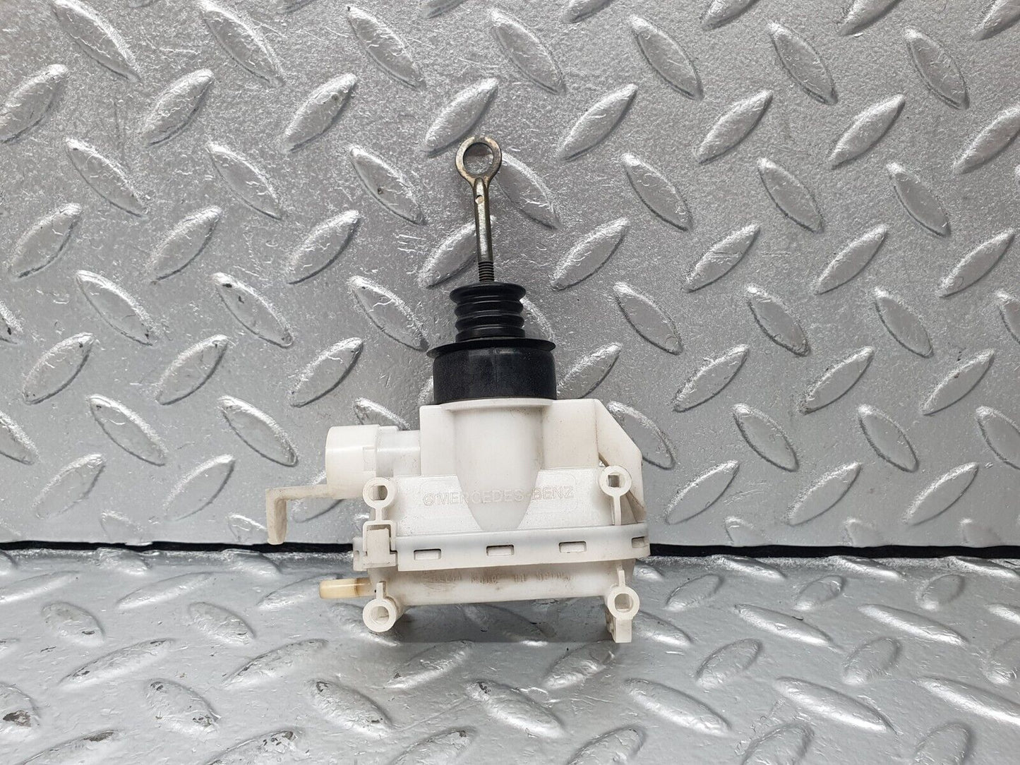 42769 Mercedes-Benz W201 190 2.0L Front Right Door Lock Vacuum Actuator
