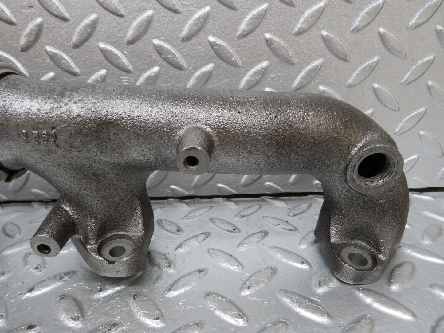 33125 Mercedes-Benz W126 380 V8 Exhaust Manifold Left 1161422302 1161422902