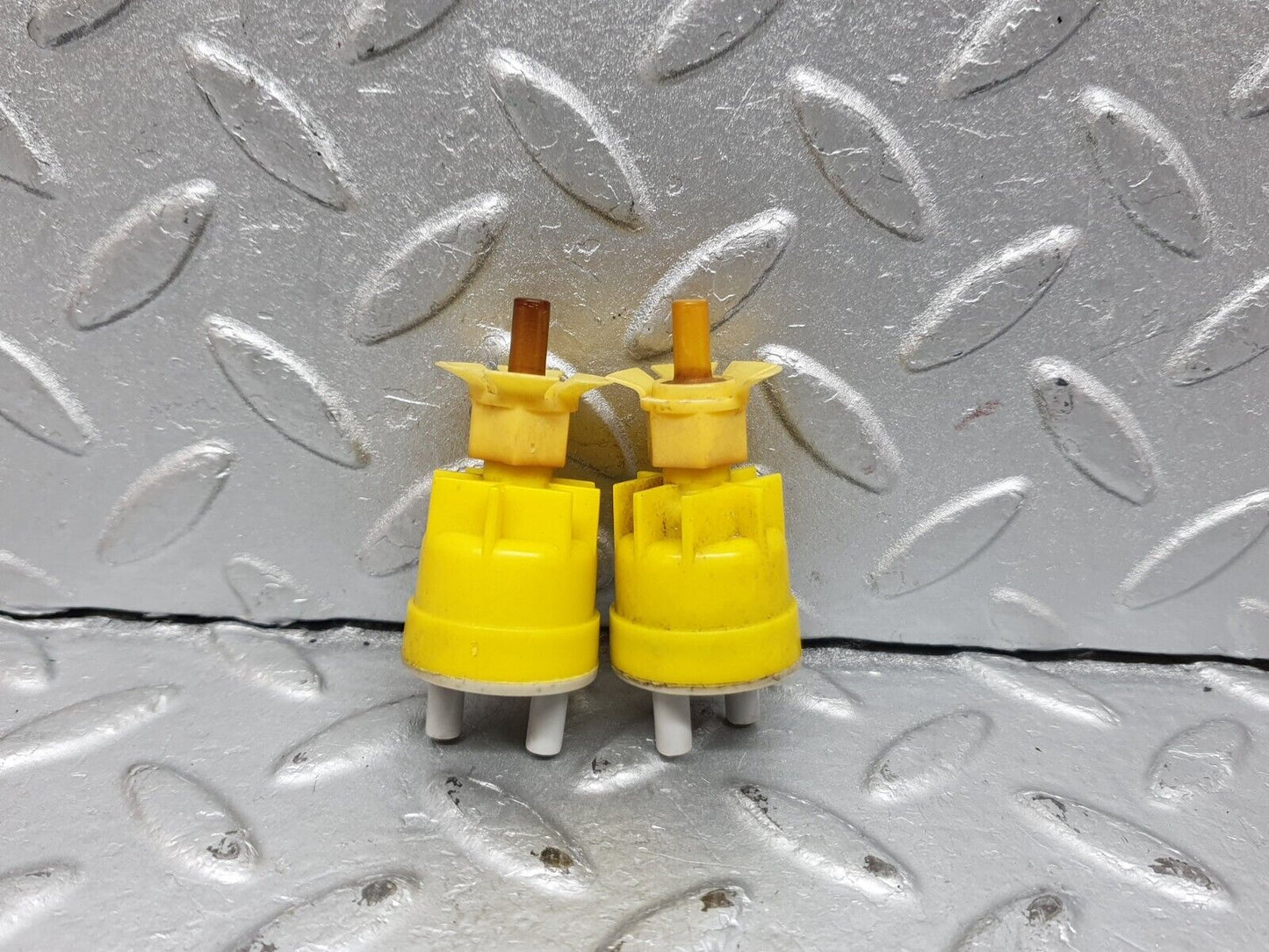 41179 Mercedes-Benz W126 300SE Vacuum Check Valve Pair 1268000078