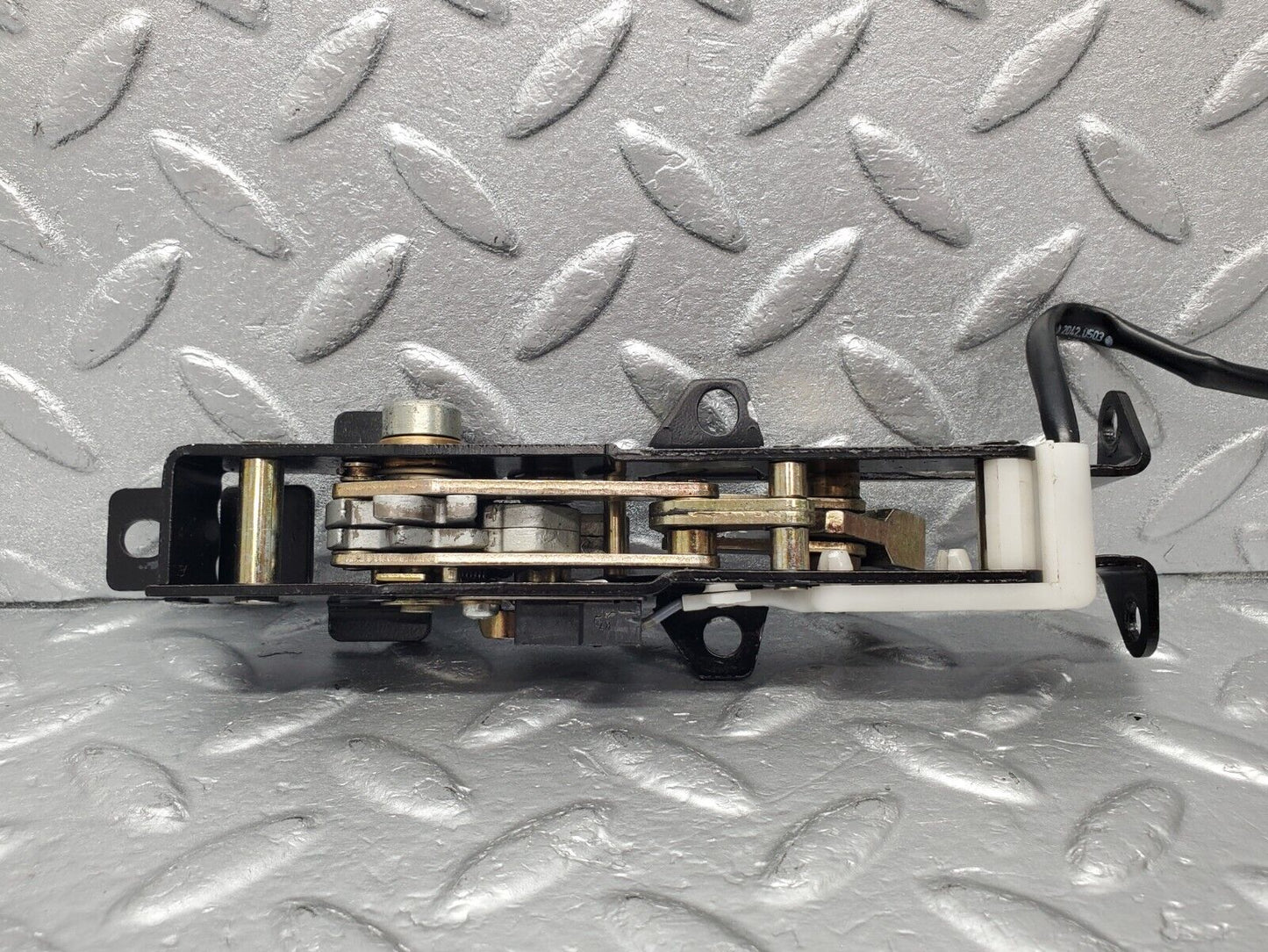 46944 Mercedes-Benz R129 320SL Coupe Soft Top Lock Latch Left 1298000774 1298210951