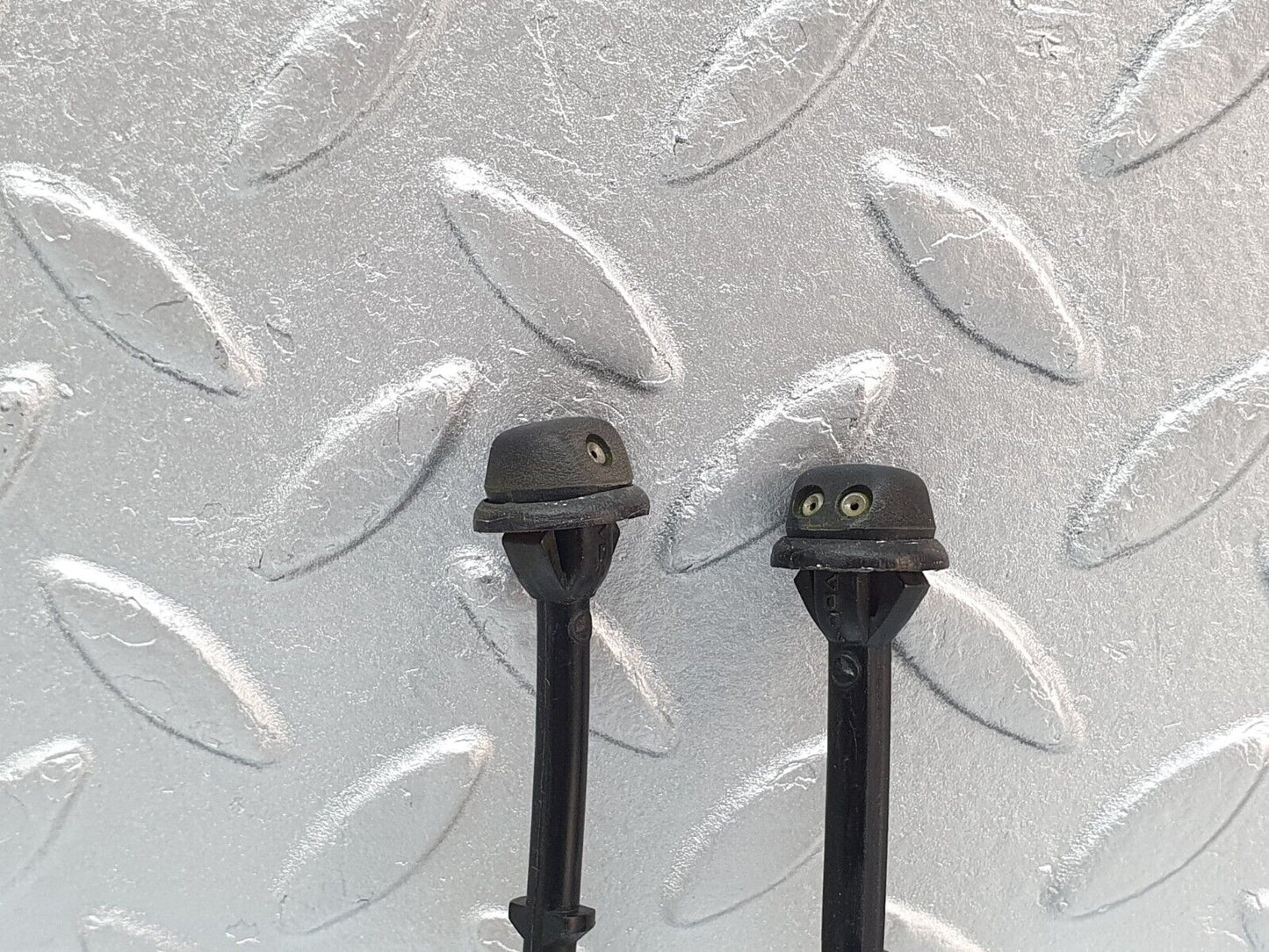 40797 Mercedes-Benz W123 300D Windscreen Washer Nozzle