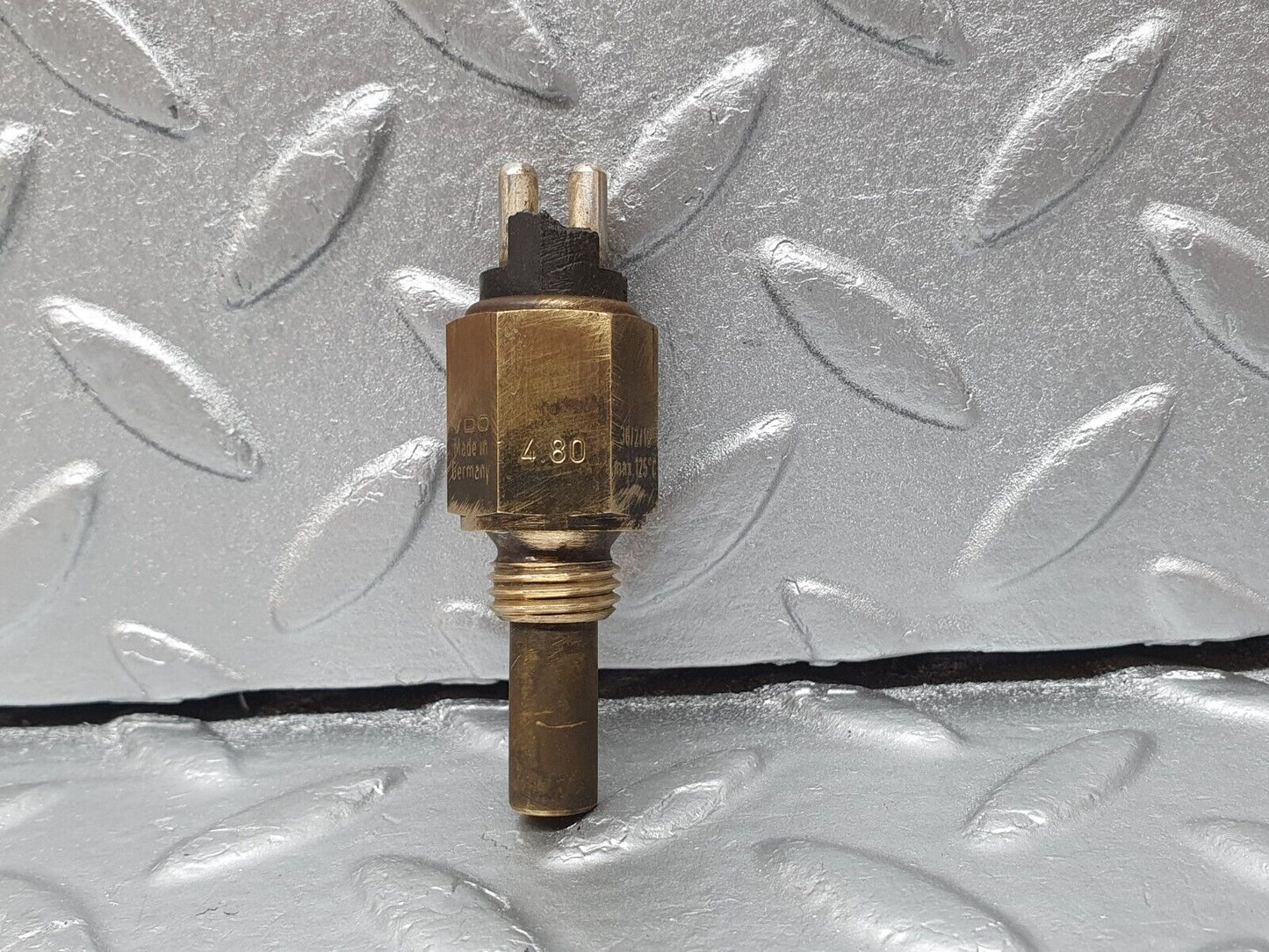 41334 Mercedes-Benz W123 280E Temperature Sensor VDO