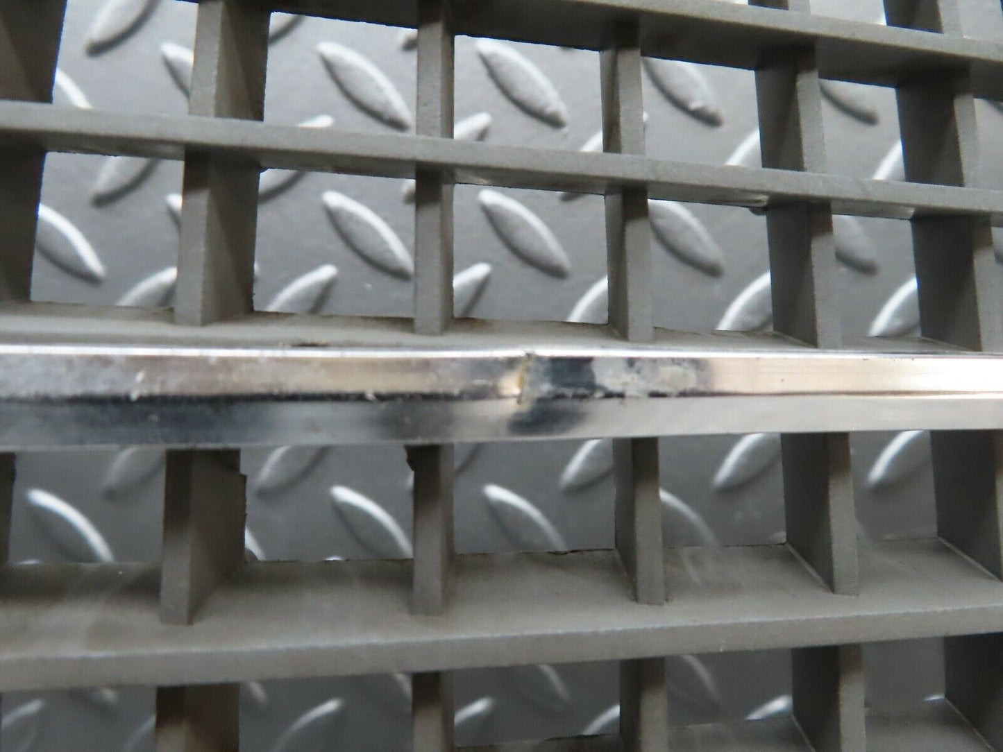 20481 Mercedes-Benz W114 280CE Coupe Bonnet Grill
