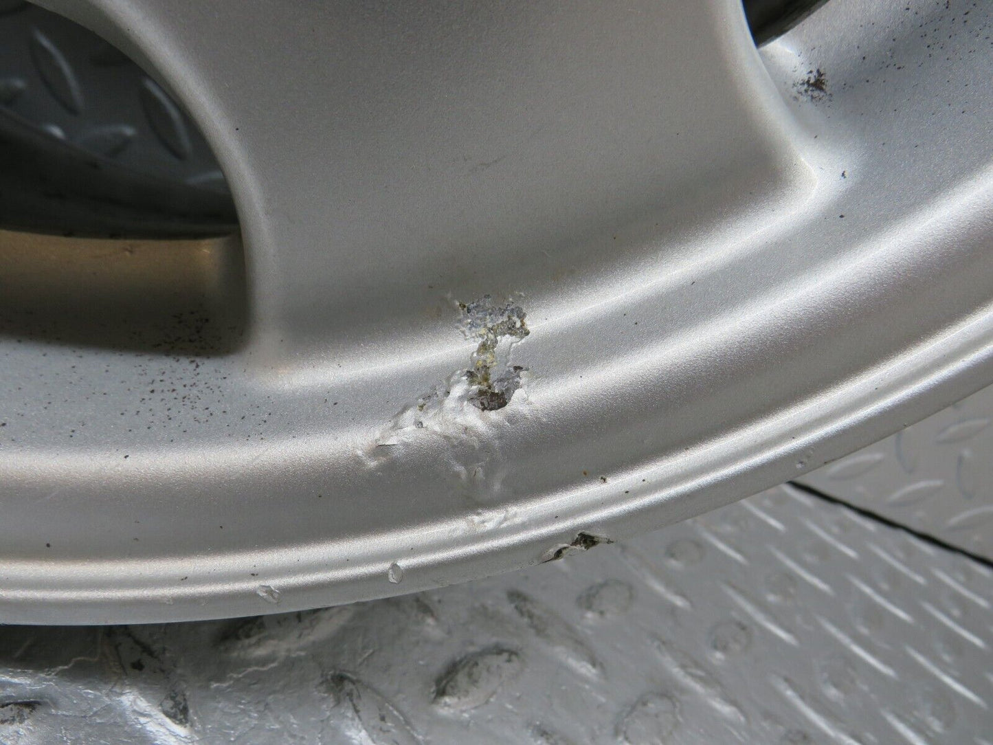 38188 Mercedes-Benz A124 Alloy Wheel 7Jx15H2 ET37 KBA44301