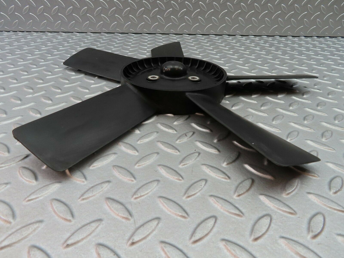 5945 Mercedes-Benz W123 200 Engine Cooling Fan 6162050506