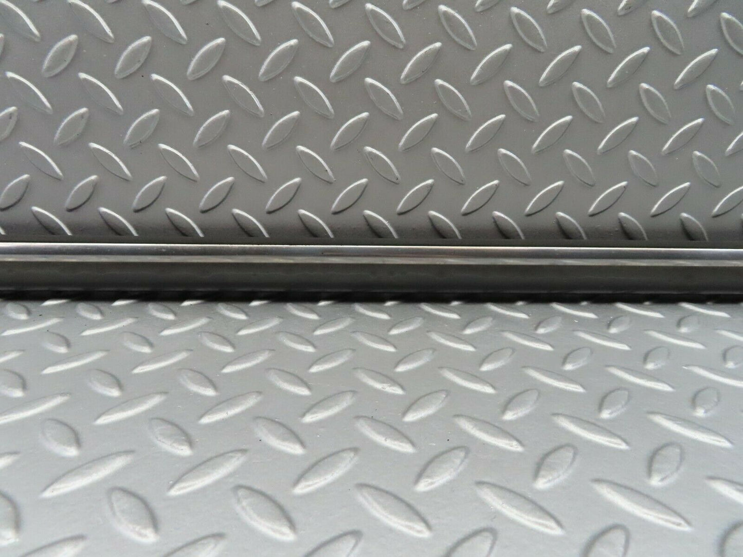 6866 Mercedes-Benz C107 350SLC Coupe Right Door Centre Moulding Trim