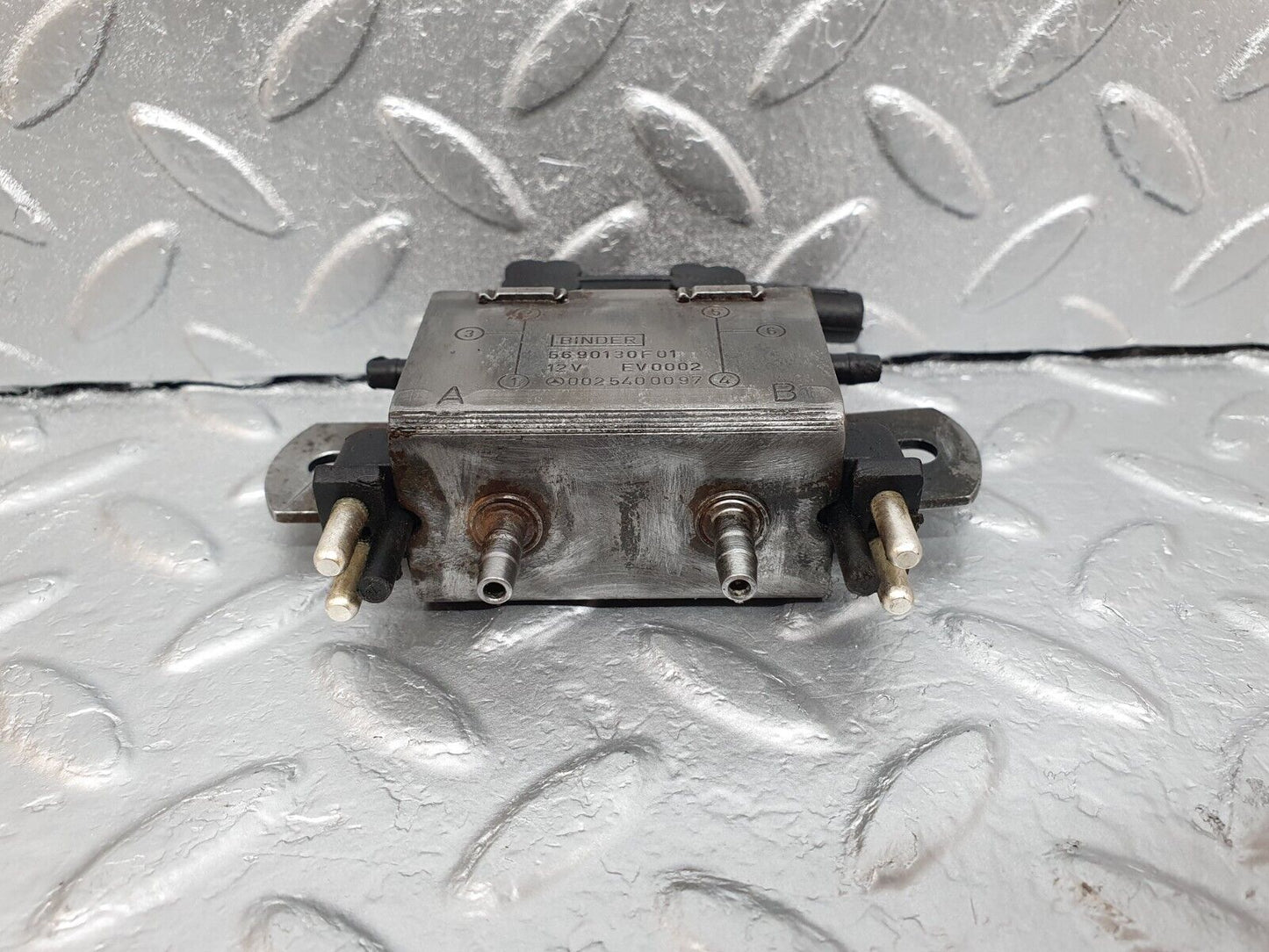 42166 Mercedes-Benz R129 320SL Coupe Solenoid Vacuum Valve 0025400097