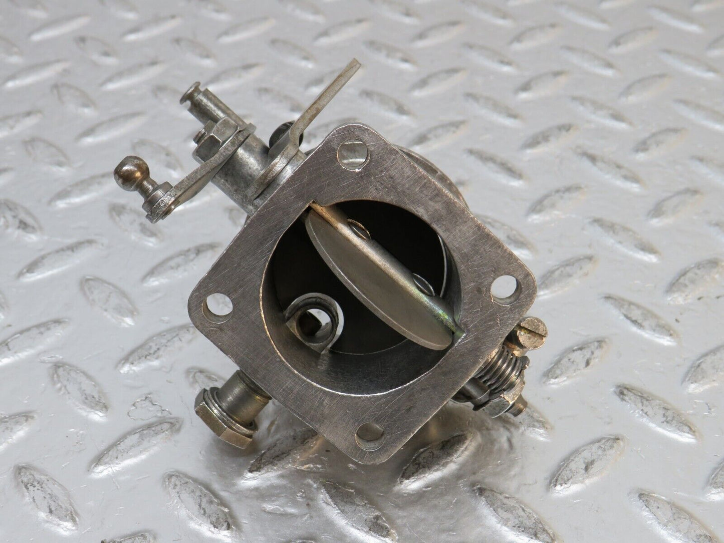 0331 Mercedes-Benz W123 220D Throttle Body 6150700227