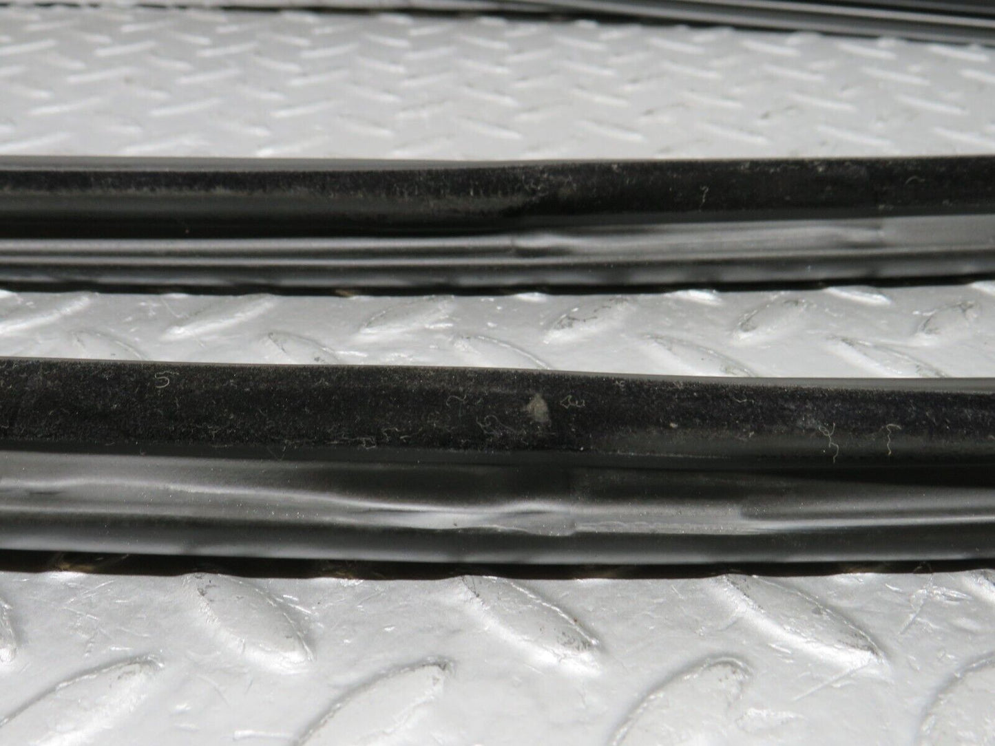 38606 Mercedes-Benz R129 280SL Coupe Front Windscreen Rubber Seal