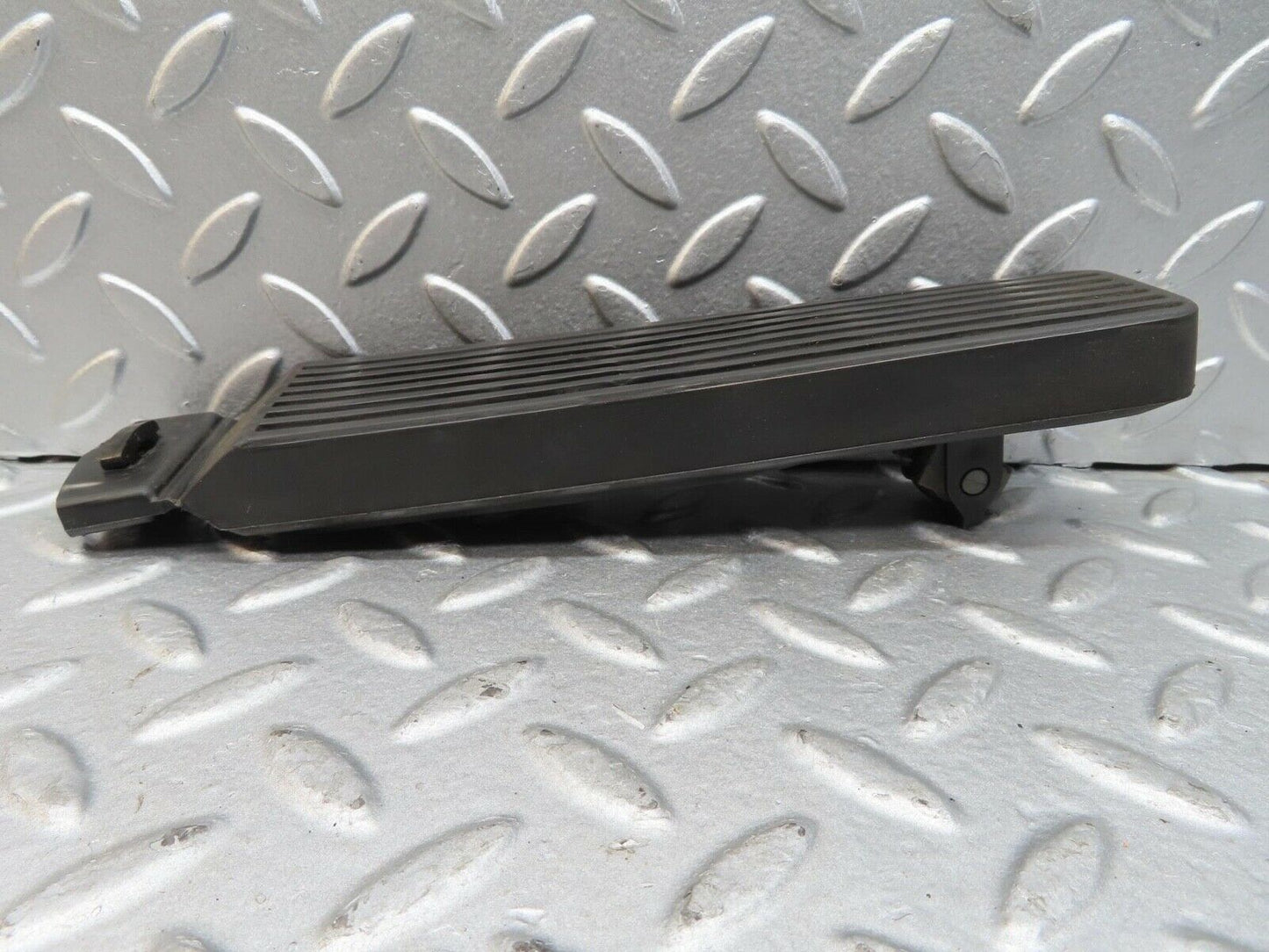 14281 Mercedes-Benz W116 350SE Accelerator Pedal With Rubber 1233010082