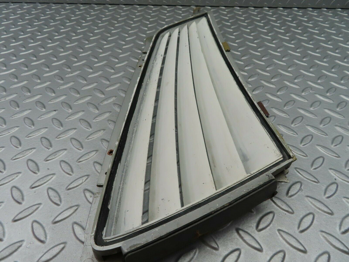 6916 Mercedes-Benz C107 350SLC Coupe Side Window Louvre Rear Left