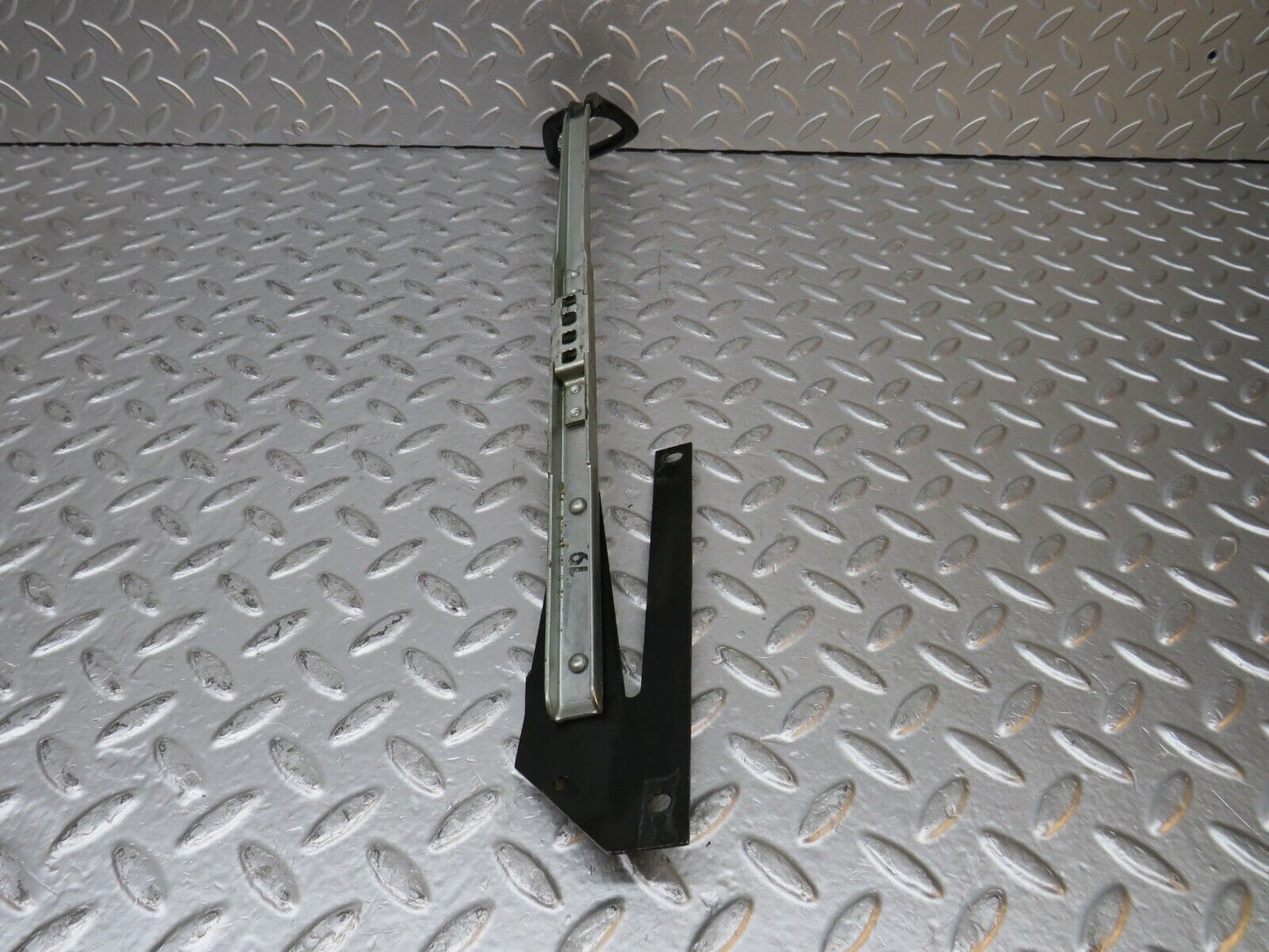 31174 Mercedes-Benz W123 230E Front Right Seat Sliding Adjust Handle