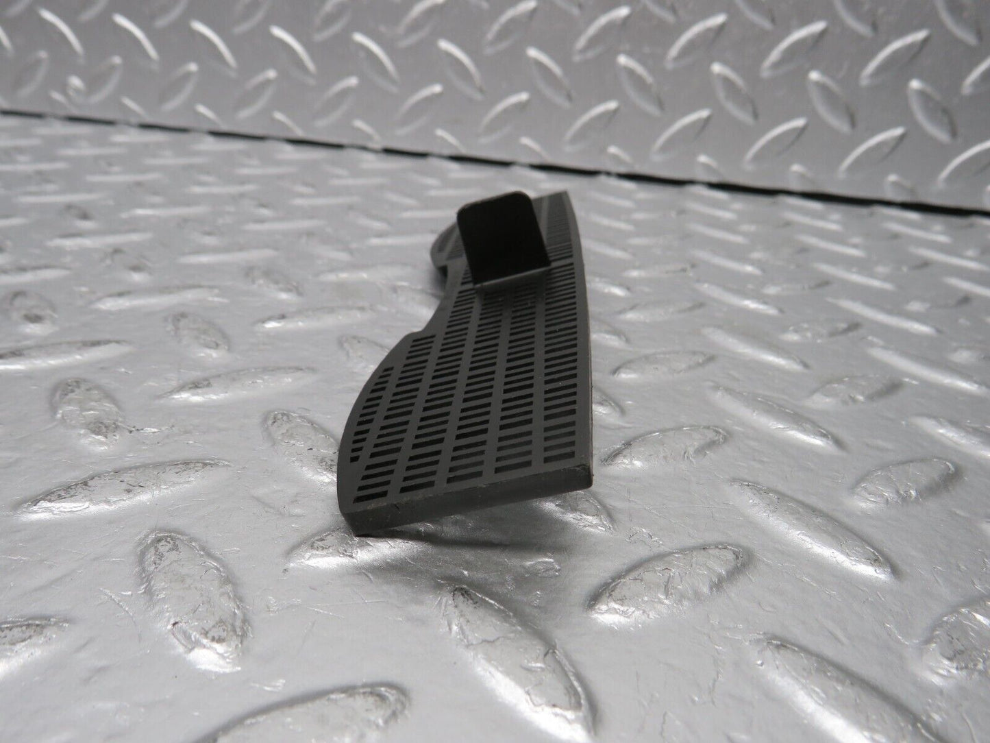 31523 Mercedes-Benz S124 220TE Wagon Windscreen Water Drain Grill 1246280067