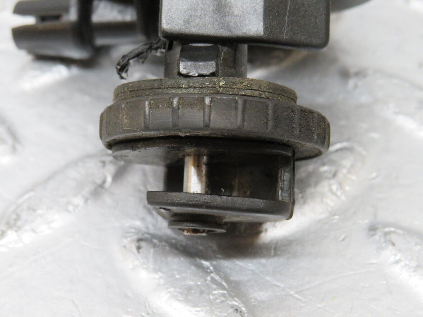 34895 Mercedes-Benz W210 320E Fuel Tank Flap Cap Vacuum Actuator
