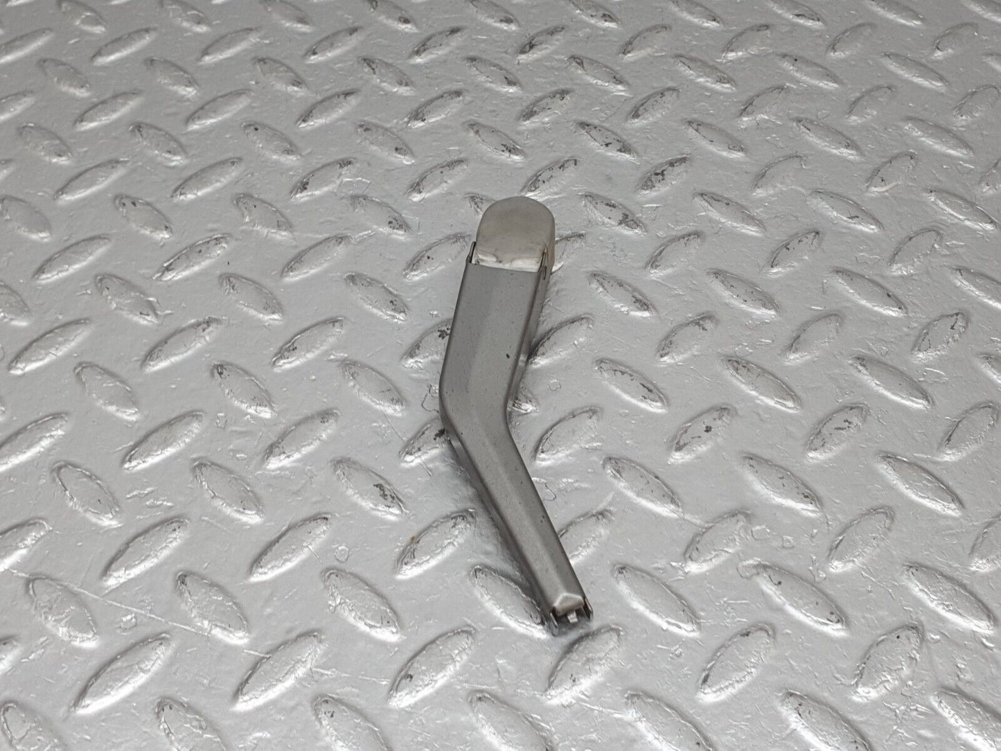 41073 Mercedes-Benz W126 300SE Headlight Wiper Arm Bosch Left Side