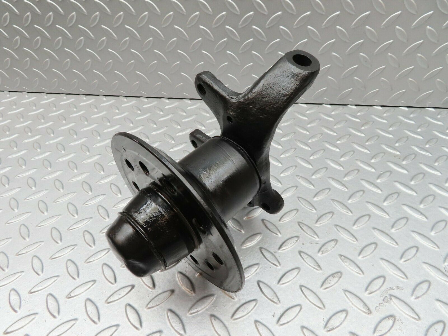3428 Mercedes-Benz W115 220D Front Right Wheel Hub