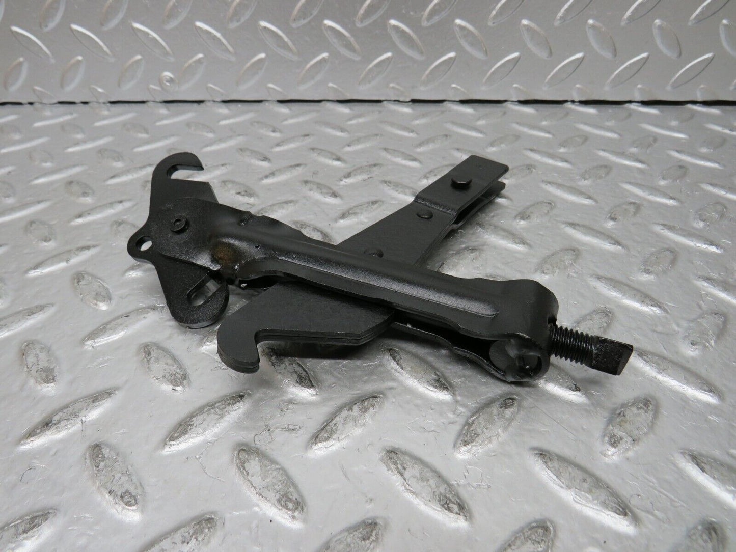 26999 Mercedes-Benz W123 240D Handbrake Regulator