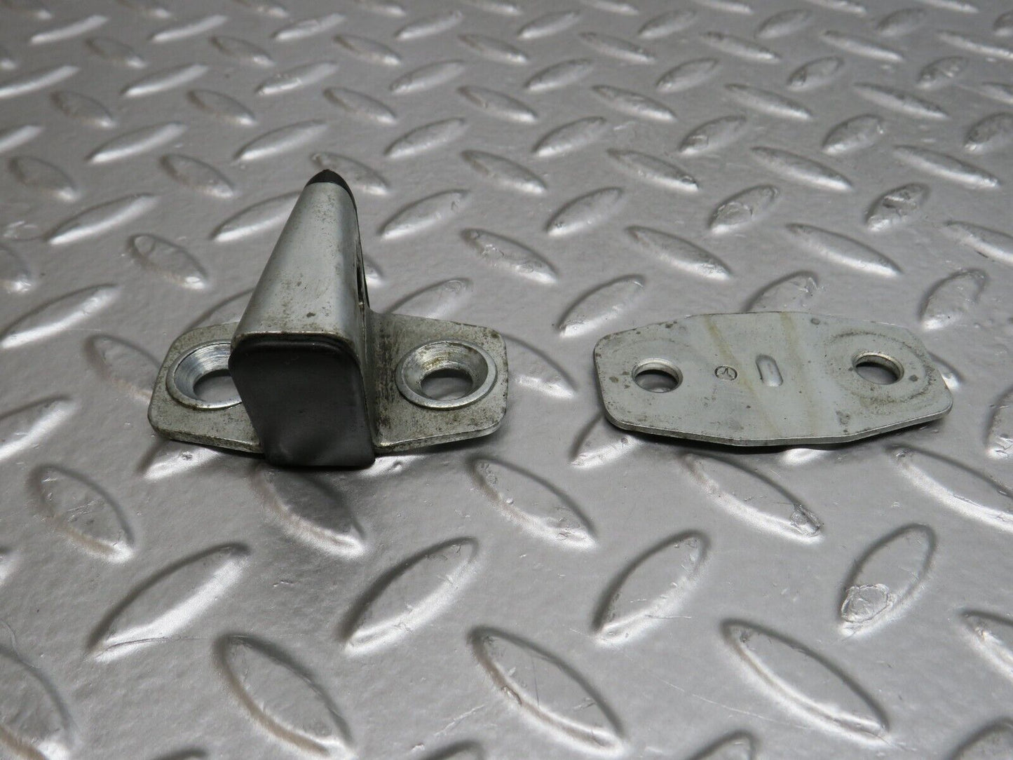 29574 Mercedes-Benz W124 230E Door Lock Latch