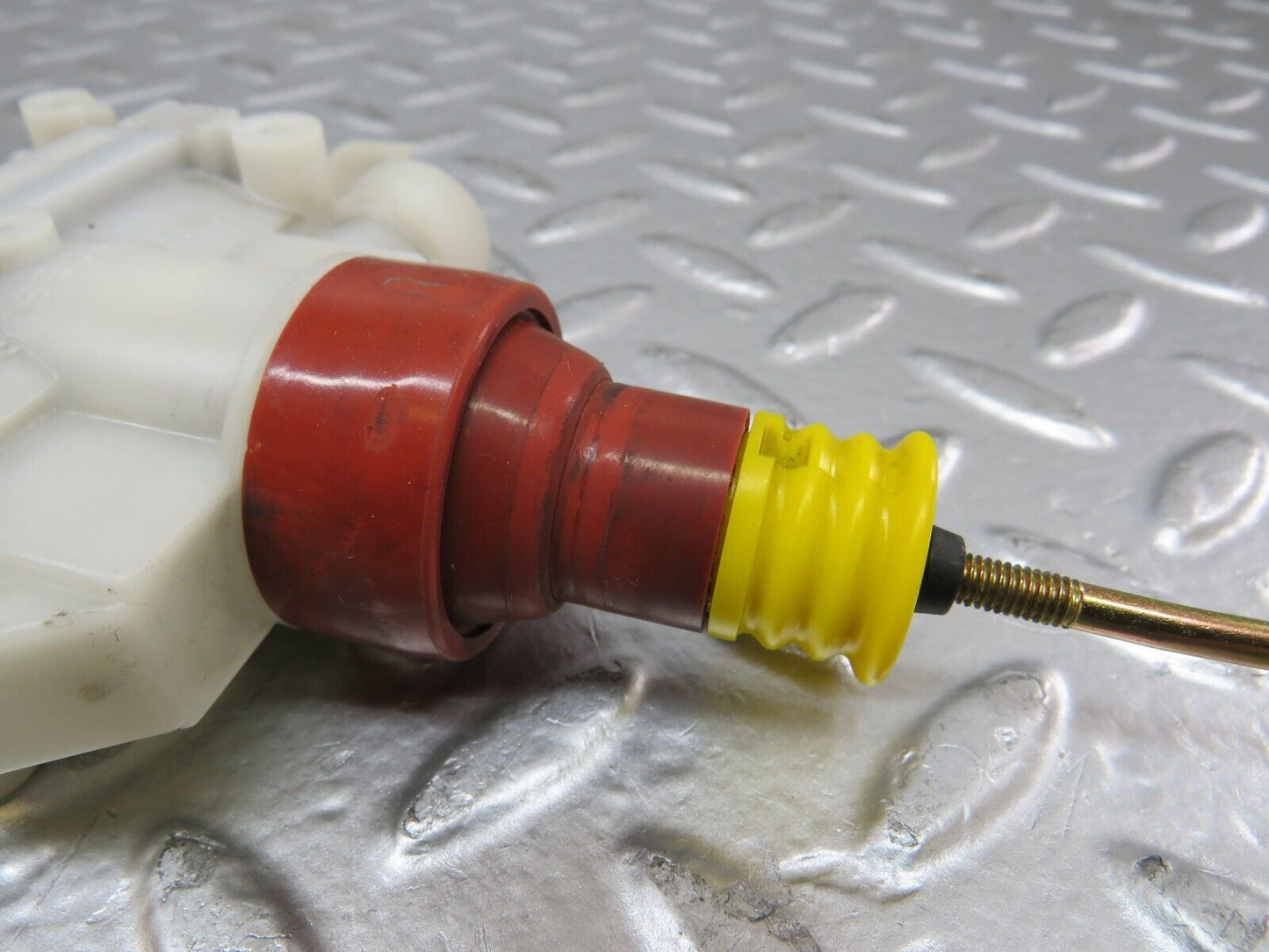 25316 Mercedes-Benz W201 190D Trunk Lock Vacuum Actuator