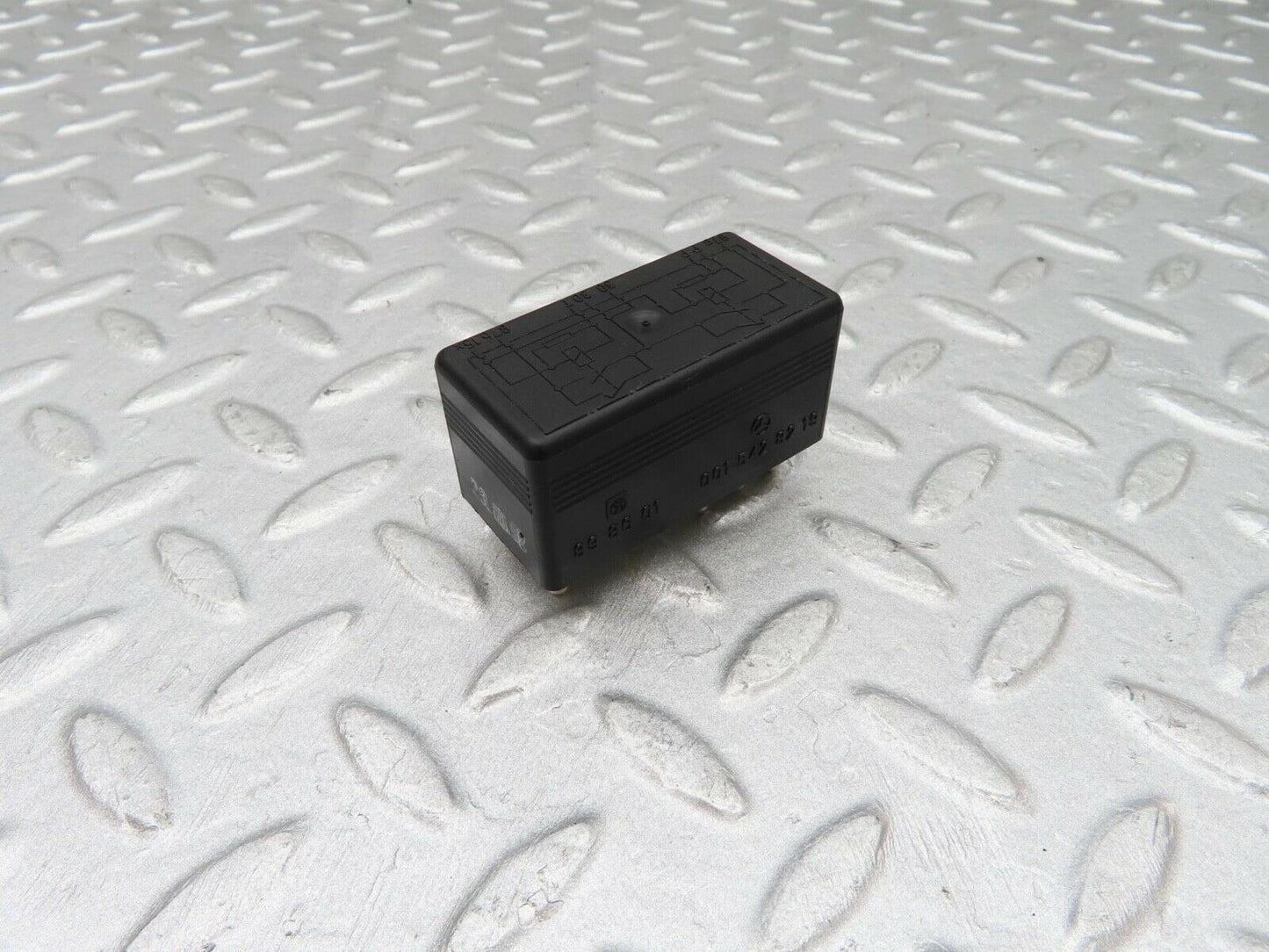 11946 Mercedes-Benz R129 300SL Coupe Engine Auxiliary Fan Relay 0015428219